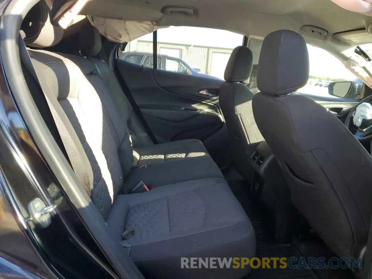 11 Photograph of a damaged car 2GNAXTEV4L6255405 CHEVROLET EQUINOX 2020