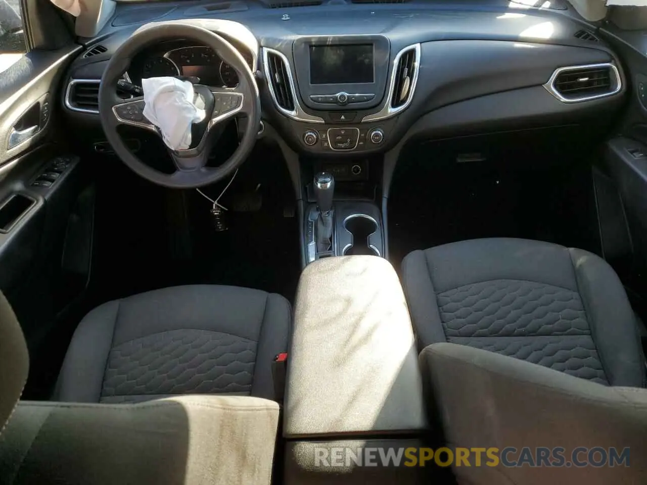 8 Photograph of a damaged car 2GNAXTEV4L6255405 CHEVROLET EQUINOX 2020