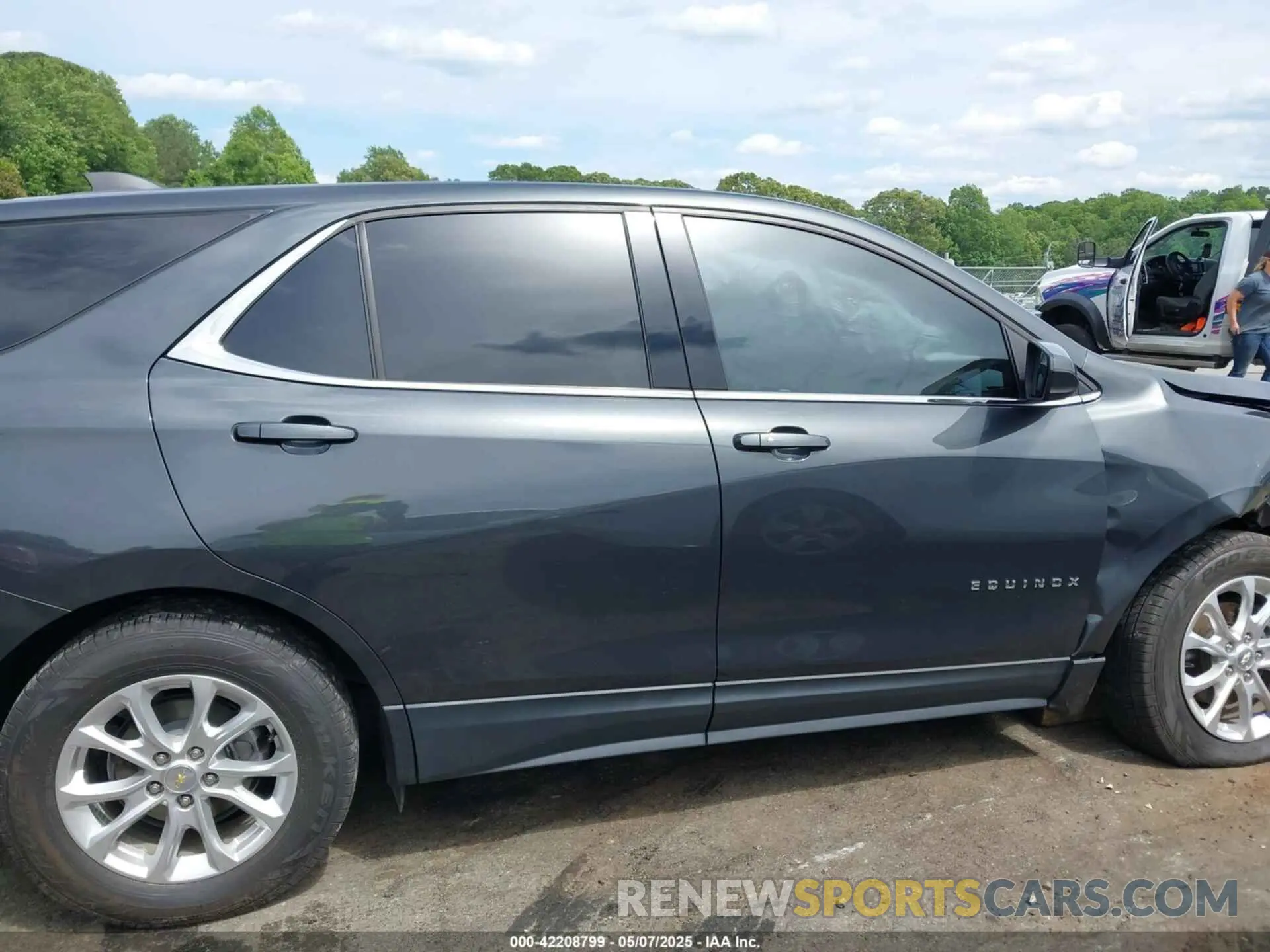 13 Photograph of a damaged car 2GNAXTEV4L6258319 CHEVROLET EQUINOX 2020