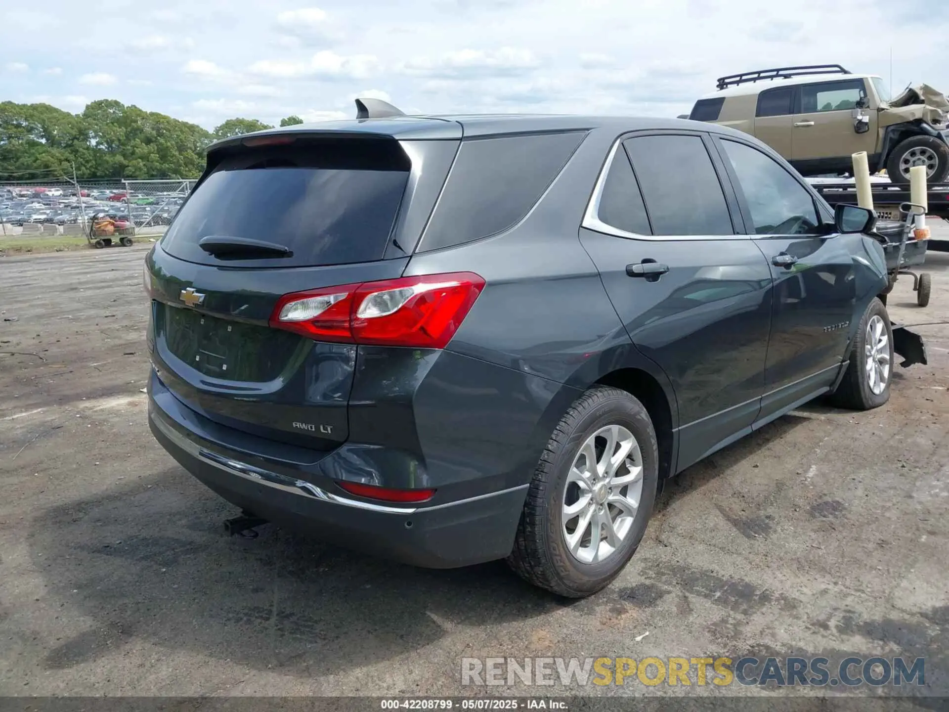 4 Photograph of a damaged car 2GNAXTEV4L6258319 CHEVROLET EQUINOX 2020