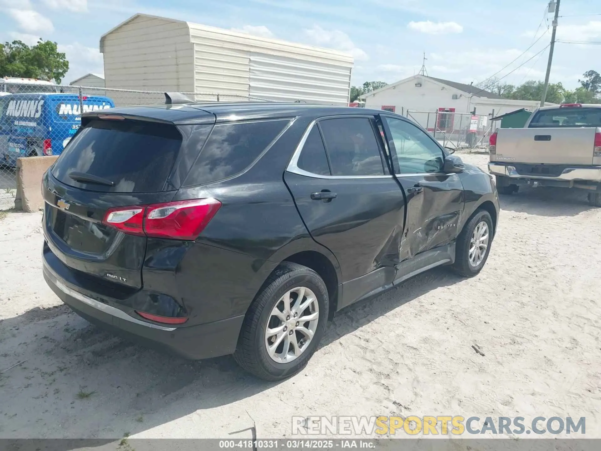 4 Photograph of a damaged car 2GNAXTEV5L6121857 CHEVROLET EQUINOX 2020