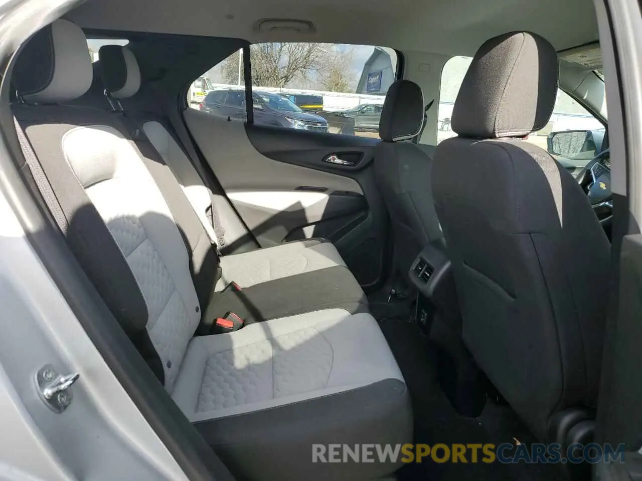 11 Photograph of a damaged car 2GNAXTEV5L6219626 CHEVROLET EQUINOX 2020