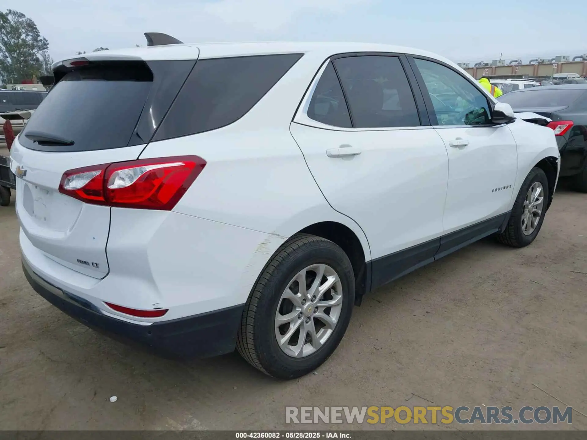 4 Photograph of a damaged car 2GNAXTEV5L6256000 CHEVROLET EQUINOX 2020