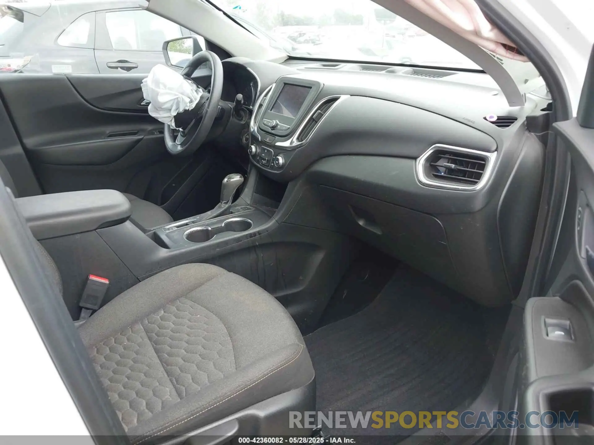 5 Photograph of a damaged car 2GNAXTEV5L6256000 CHEVROLET EQUINOX 2020