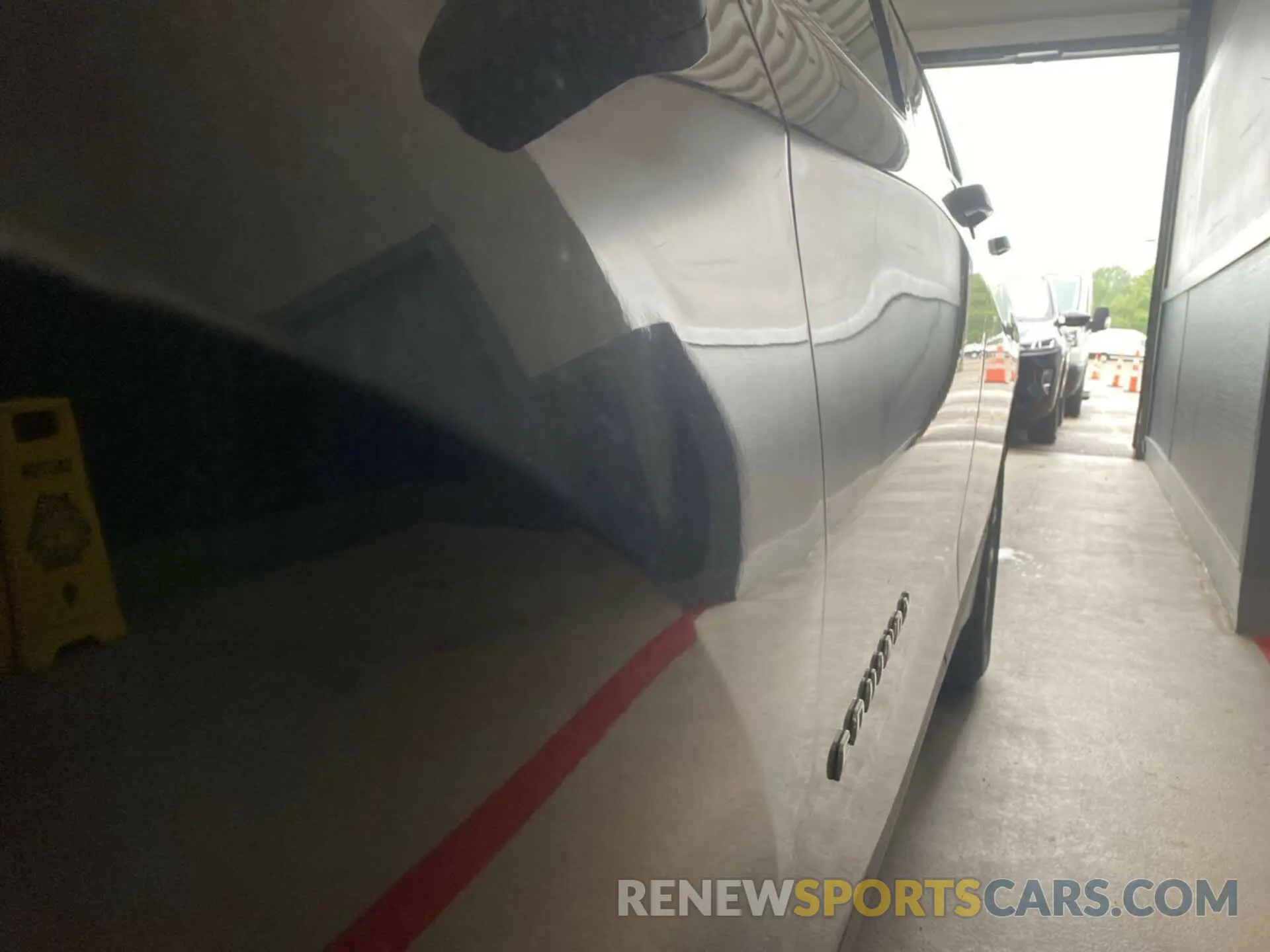 11 Photograph of a damaged car 2GNAXTEV6L6158206 CHEVROLET EQUINOX 2020