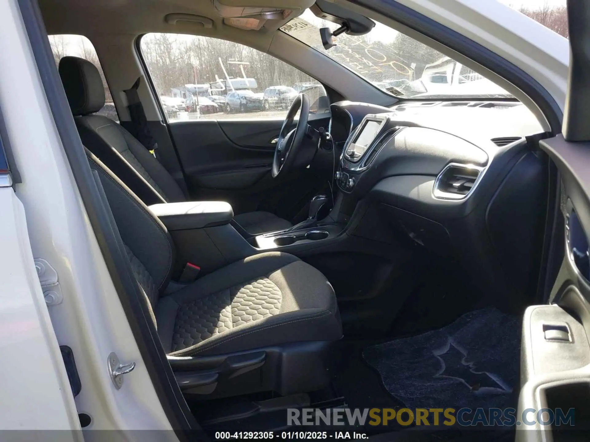 5 Photograph of a damaged car 2GNAXTEV6L6171974 CHEVROLET EQUINOX 2020