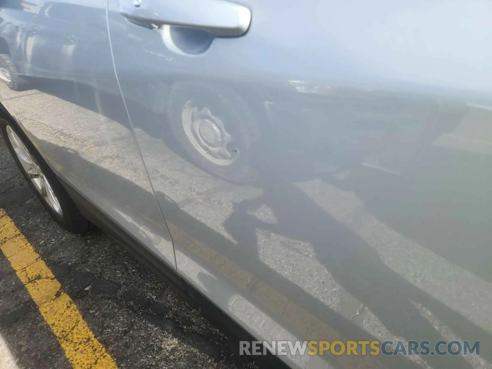 19 Photograph of a damaged car 2GNAXTEV6L6231428 CHEVROLET EQUINOX 2020