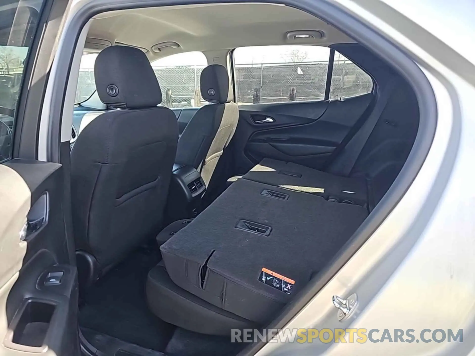 3 Photograph of a damaged car 2GNAXTEV6L6231428 CHEVROLET EQUINOX 2020