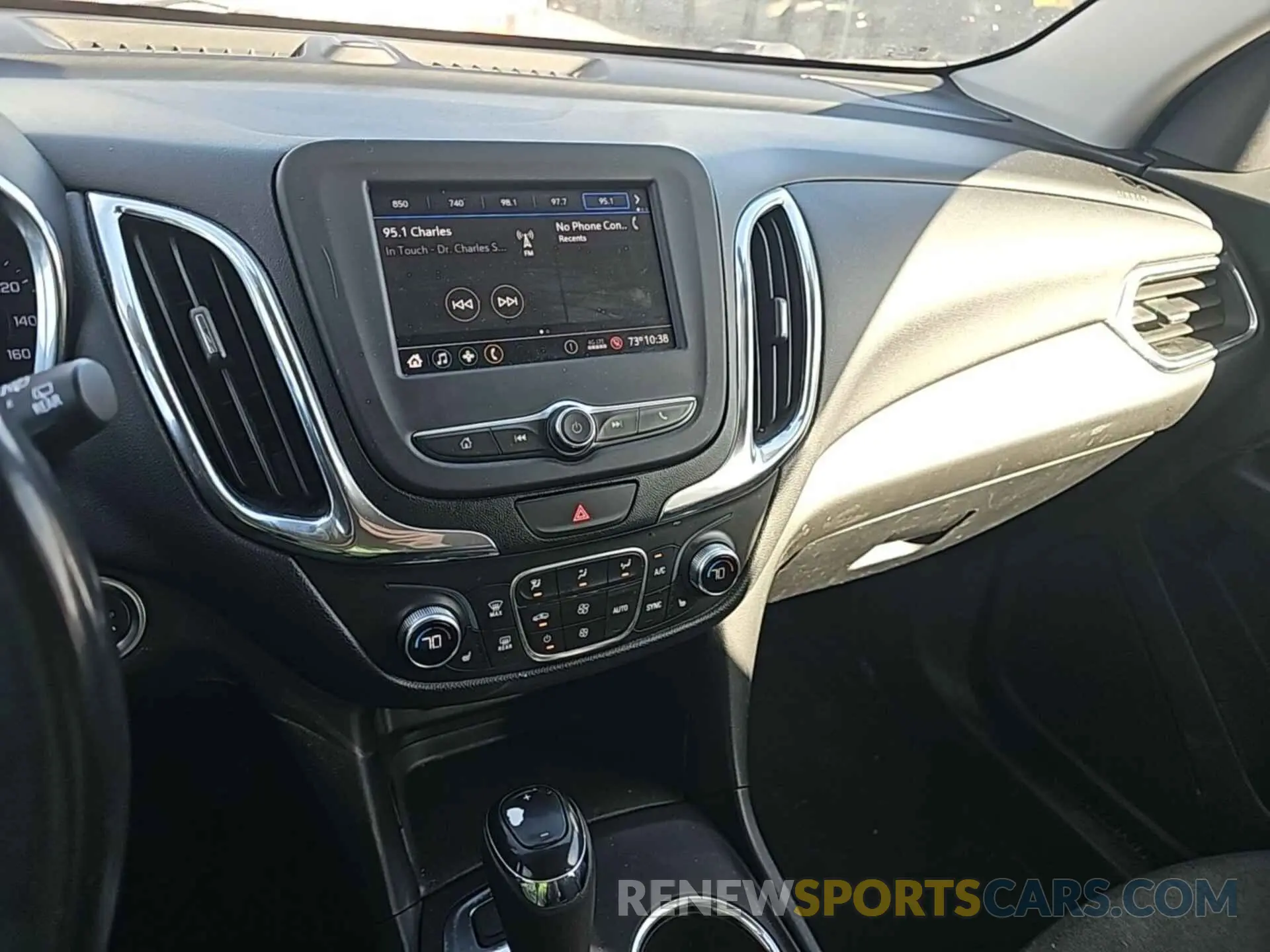 9 Photograph of a damaged car 2GNAXTEV6L6231428 CHEVROLET EQUINOX 2020
