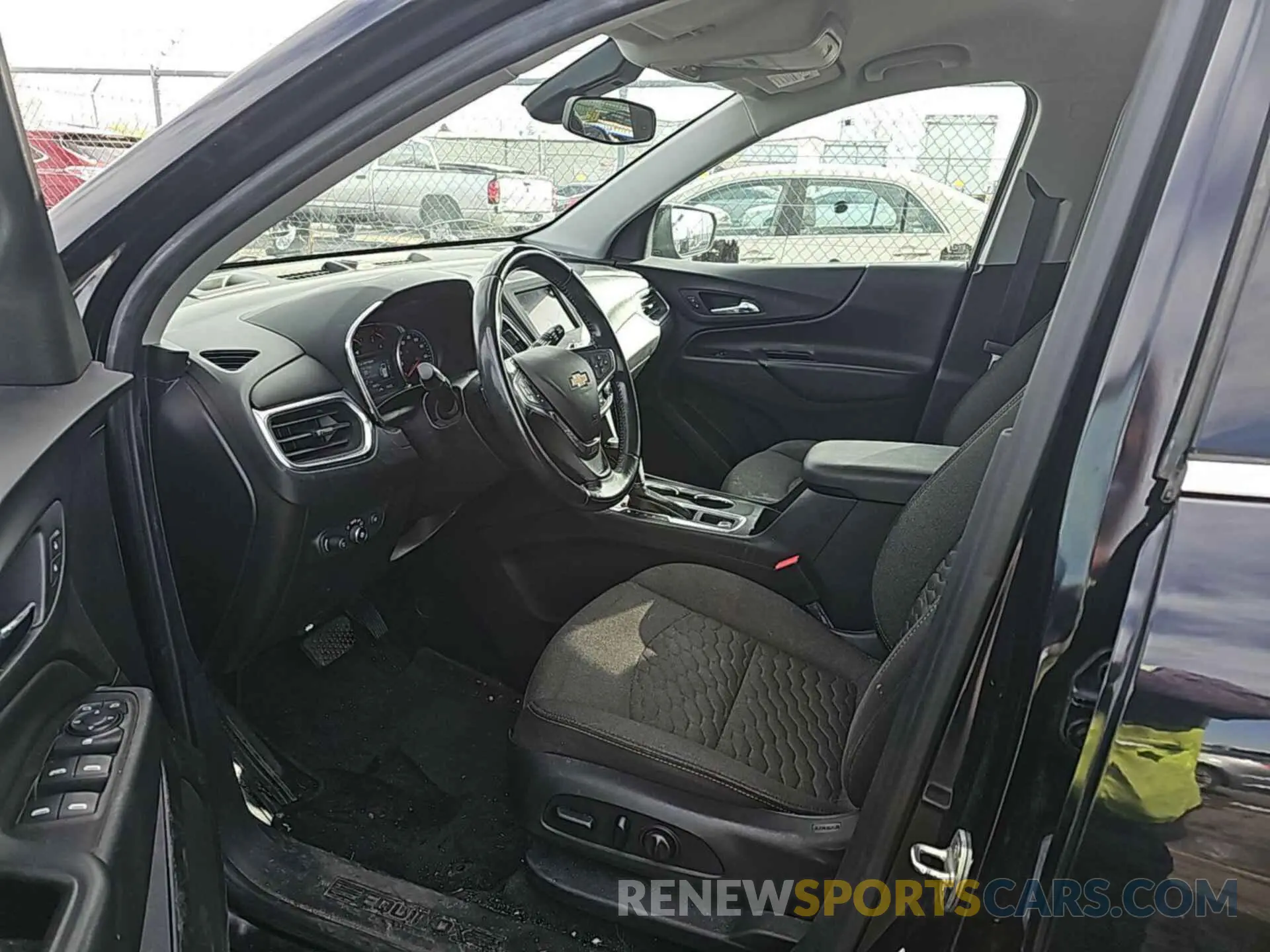 27 Photograph of a damaged car 2GNAXTEV6L6237312 CHEVROLET EQUINOX 2020