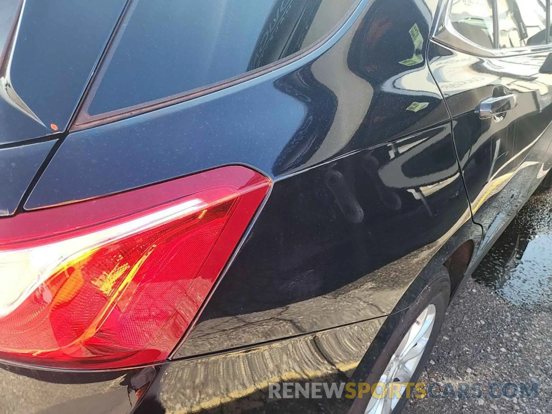 31 Photograph of a damaged car 2GNAXTEV6L6237312 CHEVROLET EQUINOX 2020