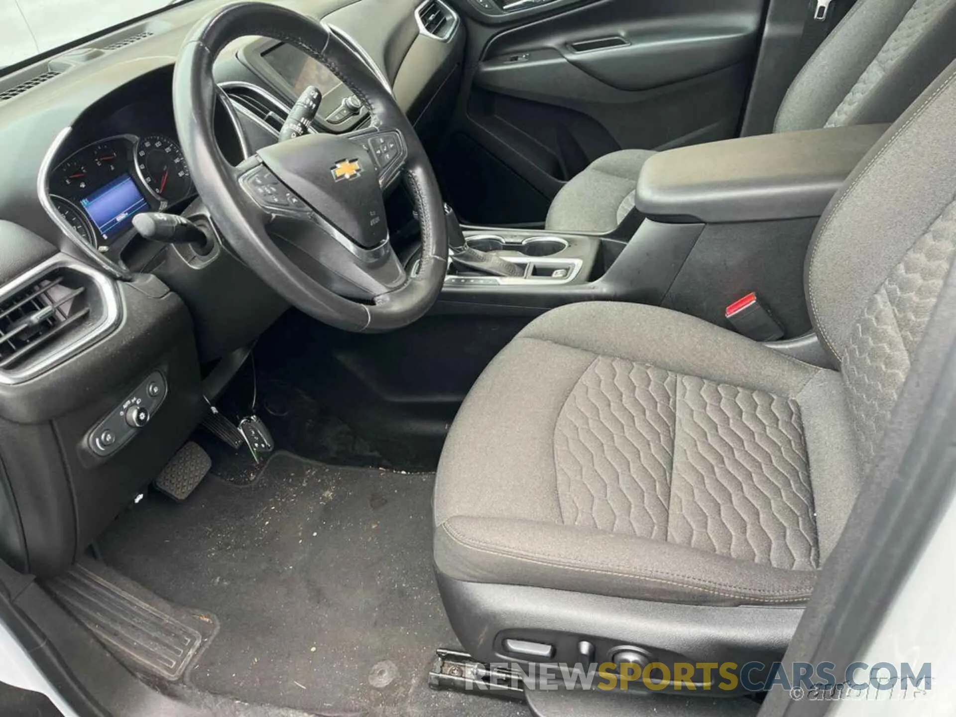 1 Photograph of a damaged car 2GNAXTEV6L6245443 CHEVROLET EQUINOX 2020
