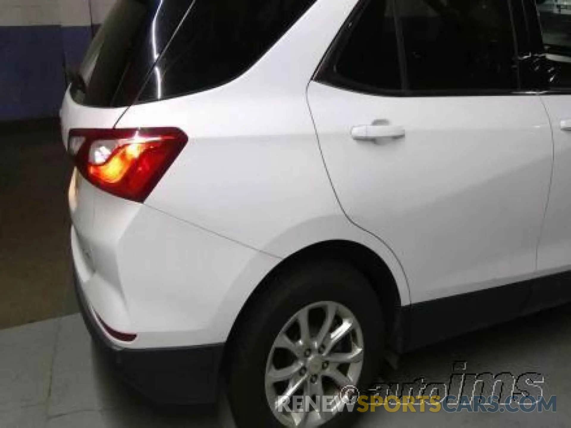 13 Photograph of a damaged car 2GNAXTEV6L6245443 CHEVROLET EQUINOX 2020