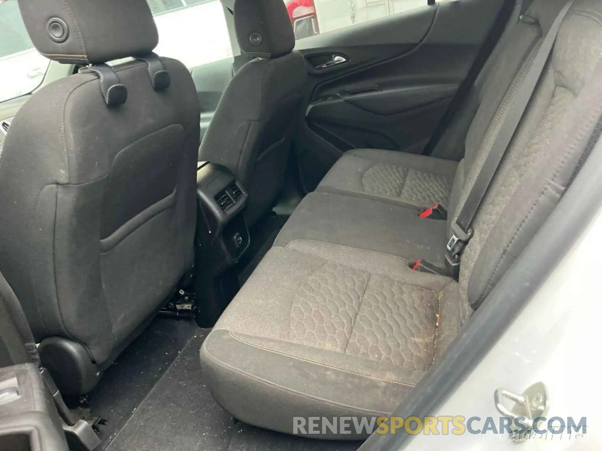 6 Photograph of a damaged car 2GNAXTEV6L6245443 CHEVROLET EQUINOX 2020