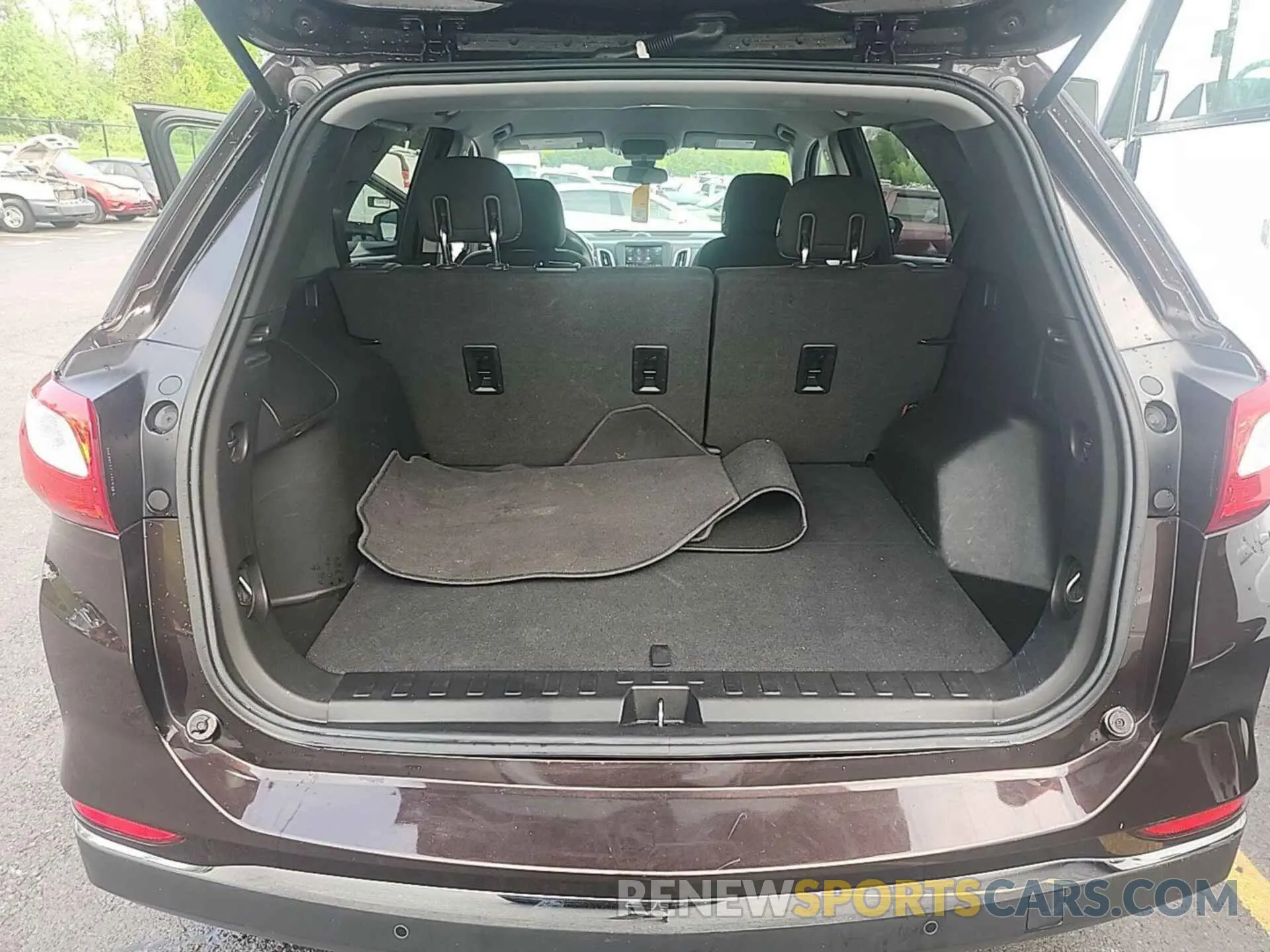 12 Photograph of a damaged car 2GNAXTEV6L6260962 CHEVROLET EQUINOX 2020