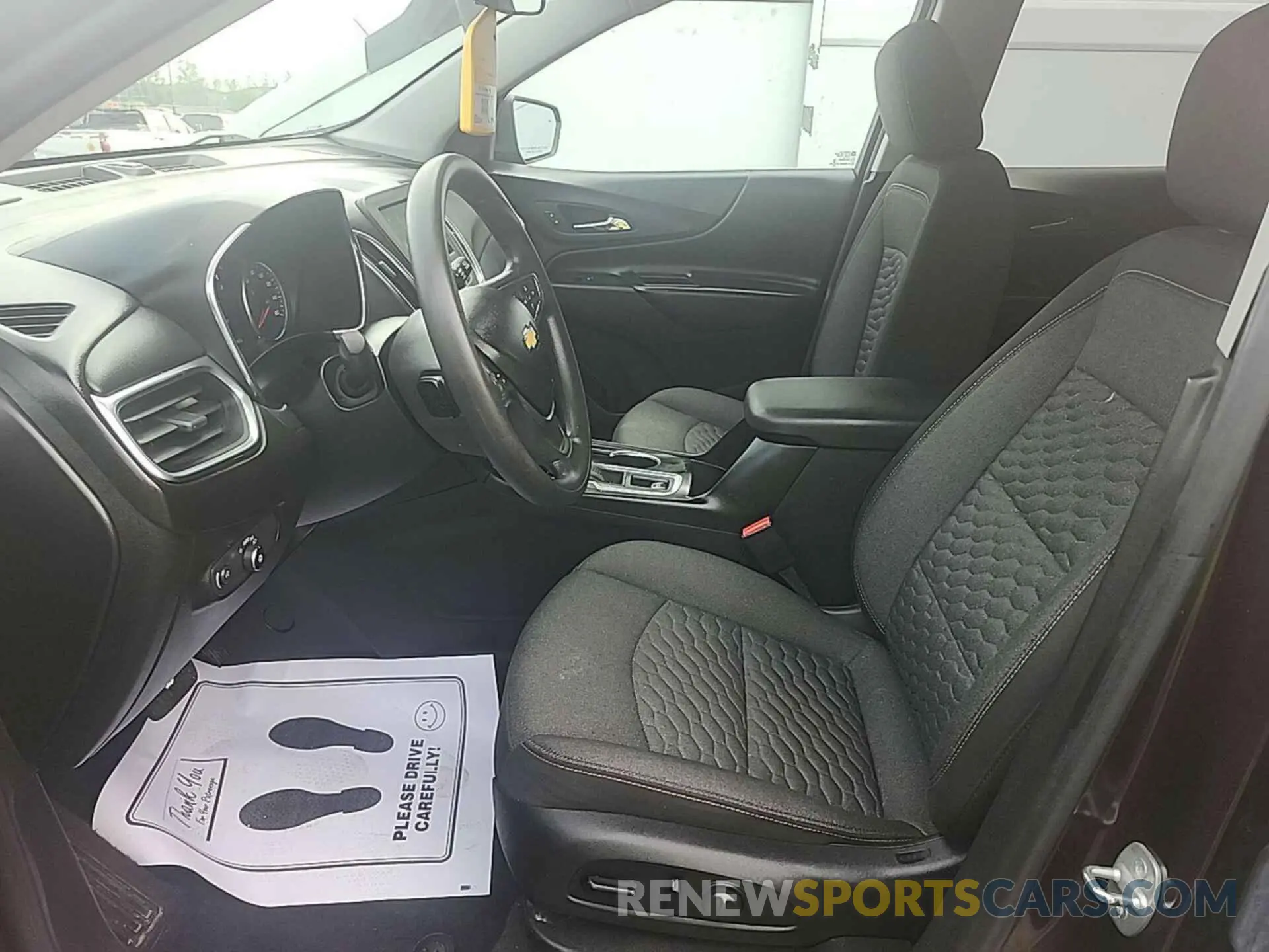 24 Photograph of a damaged car 2GNAXTEV6L6260962 CHEVROLET EQUINOX 2020