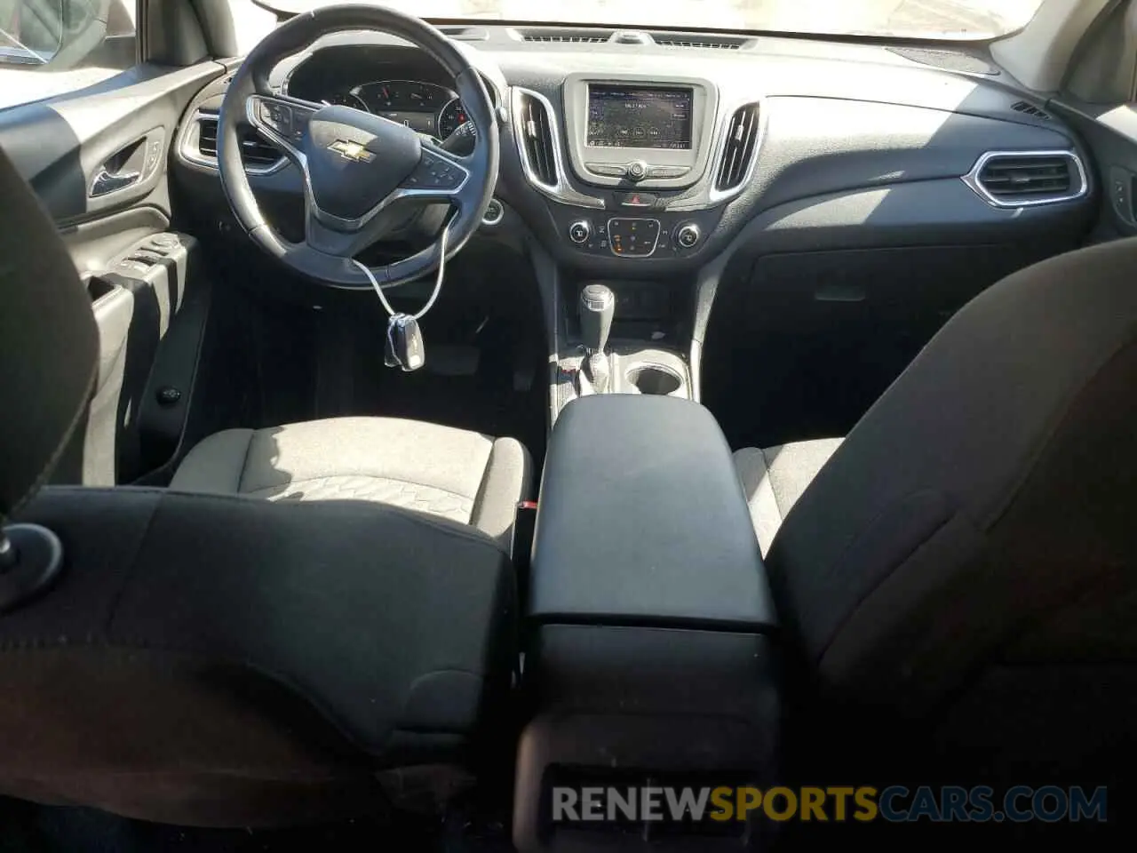 8 Photograph of a damaged car 2GNAXTEV7L6127840 CHEVROLET EQUINOX 2020