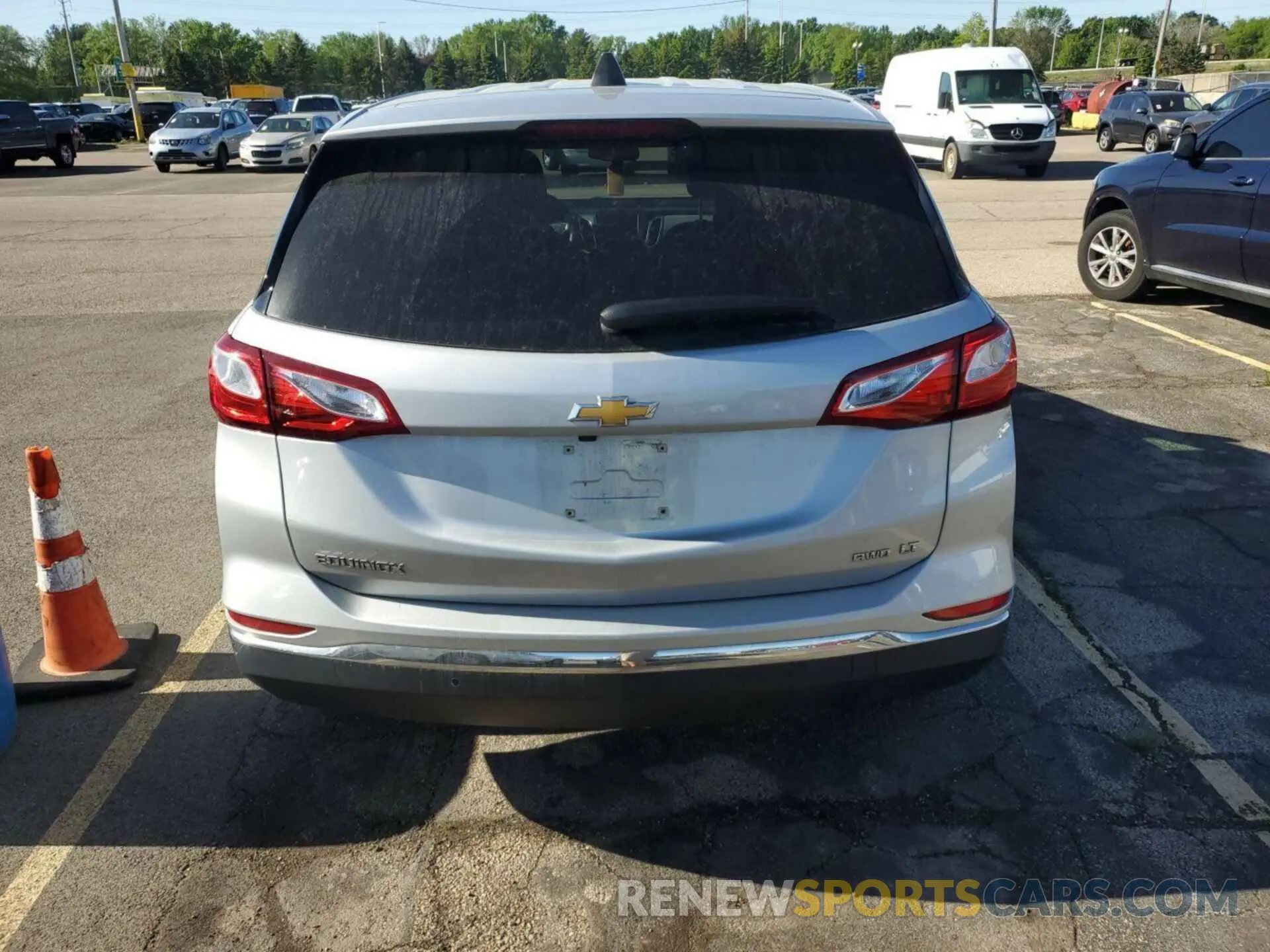 17 Photograph of a damaged car 2GNAXTEV7L6176665 CHEVROLET EQUINOX 2020