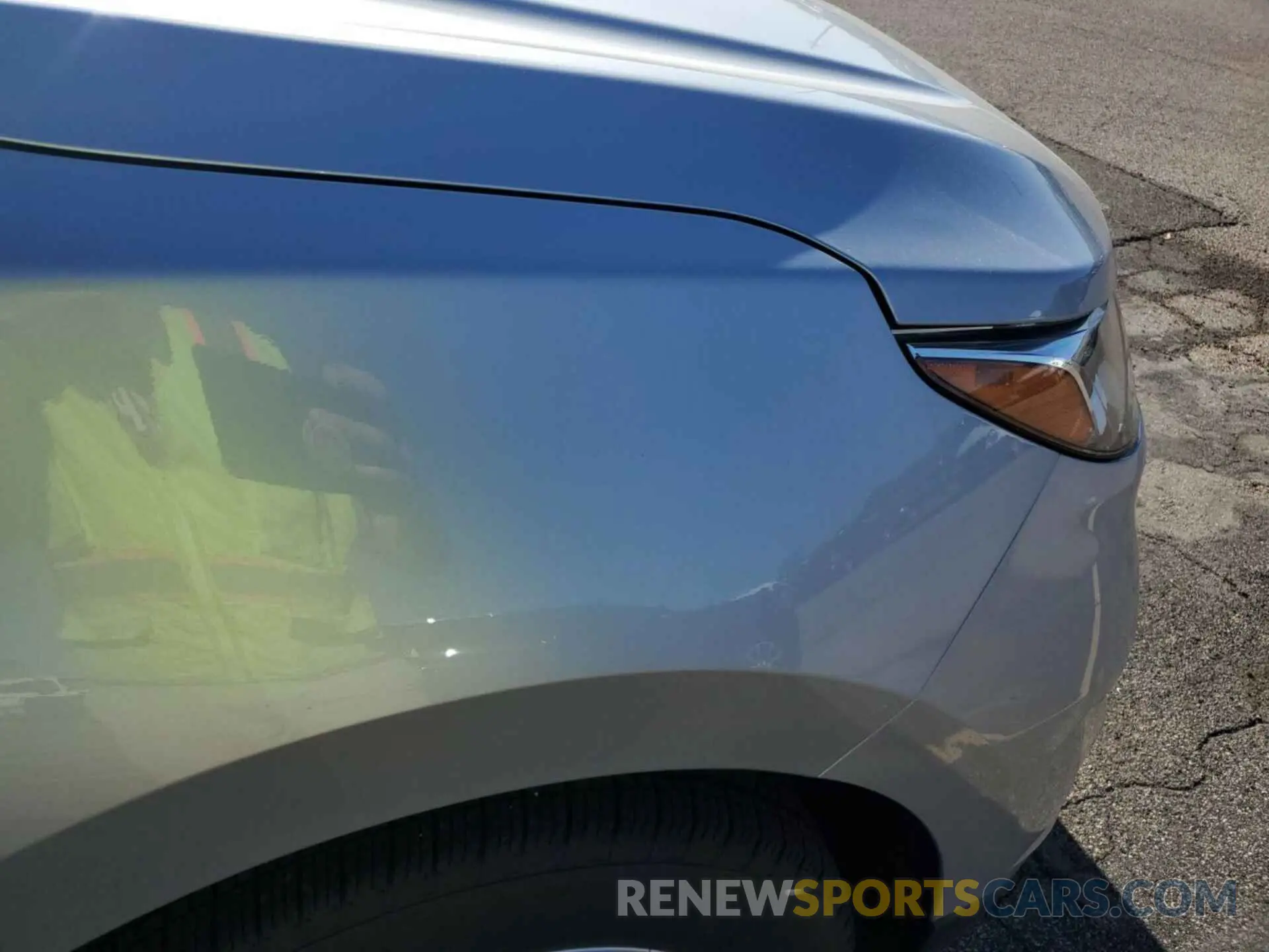 18 Photograph of a damaged car 2GNAXTEV7L6176665 CHEVROLET EQUINOX 2020