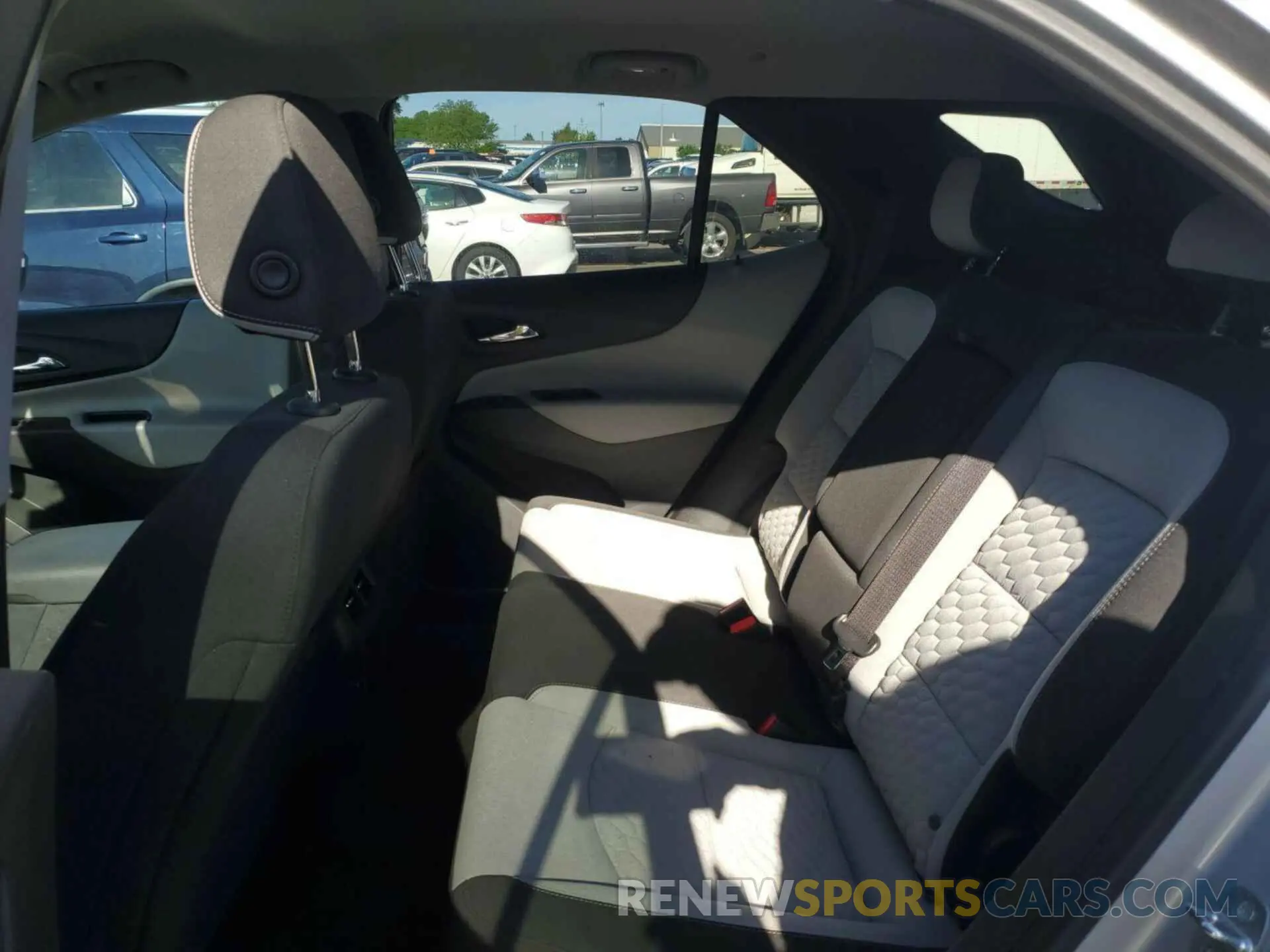 24 Photograph of a damaged car 2GNAXTEV7L6176665 CHEVROLET EQUINOX 2020