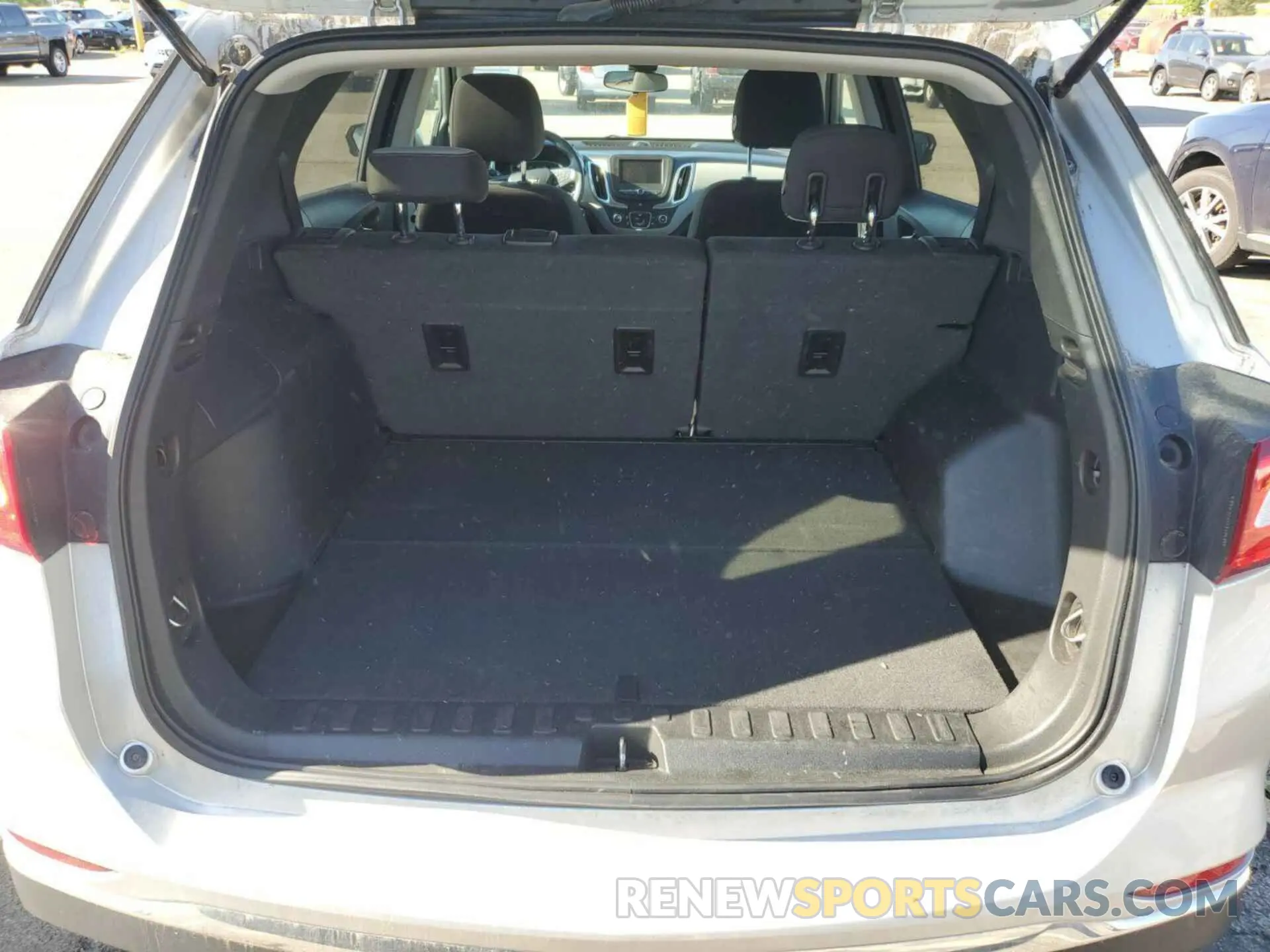 6 Photograph of a damaged car 2GNAXTEV7L6176665 CHEVROLET EQUINOX 2020
