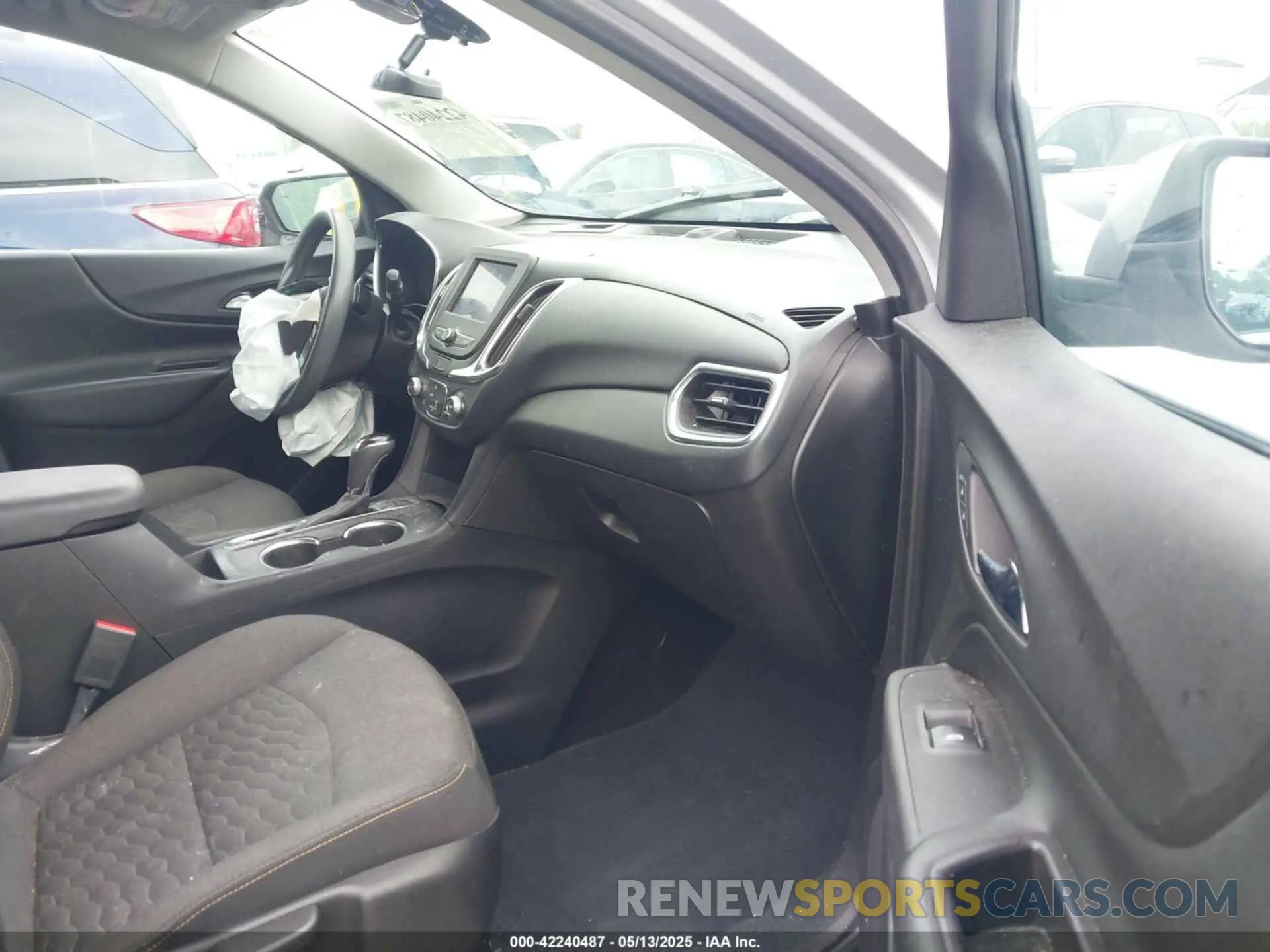 5 Photograph of a damaged car 2GNAXTEV7L6179999 CHEVROLET EQUINOX 2020