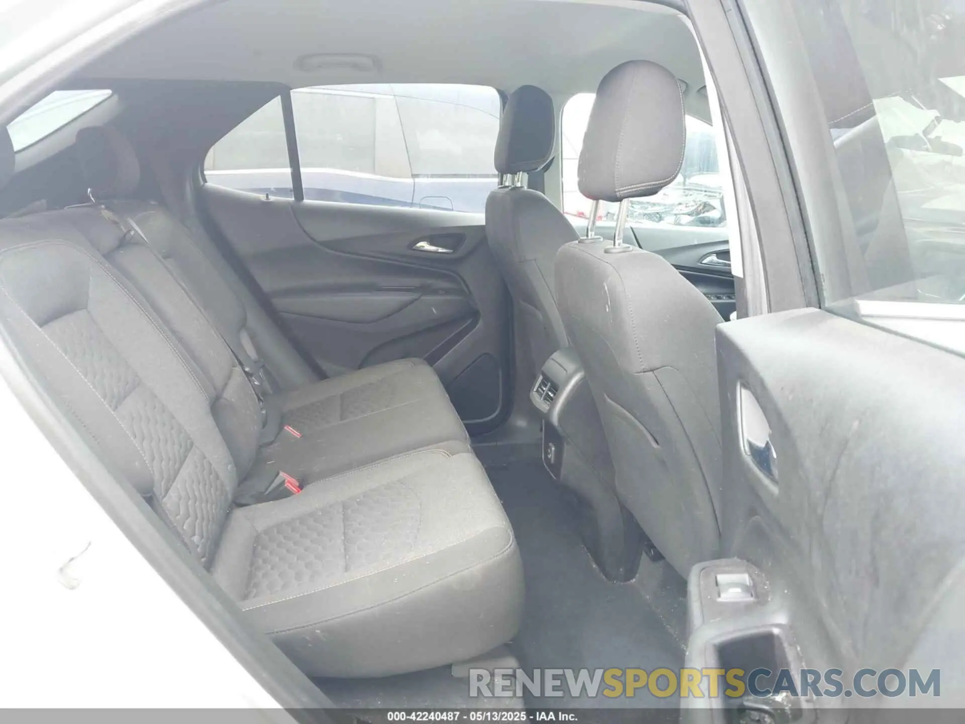8 Photograph of a damaged car 2GNAXTEV7L6179999 CHEVROLET EQUINOX 2020