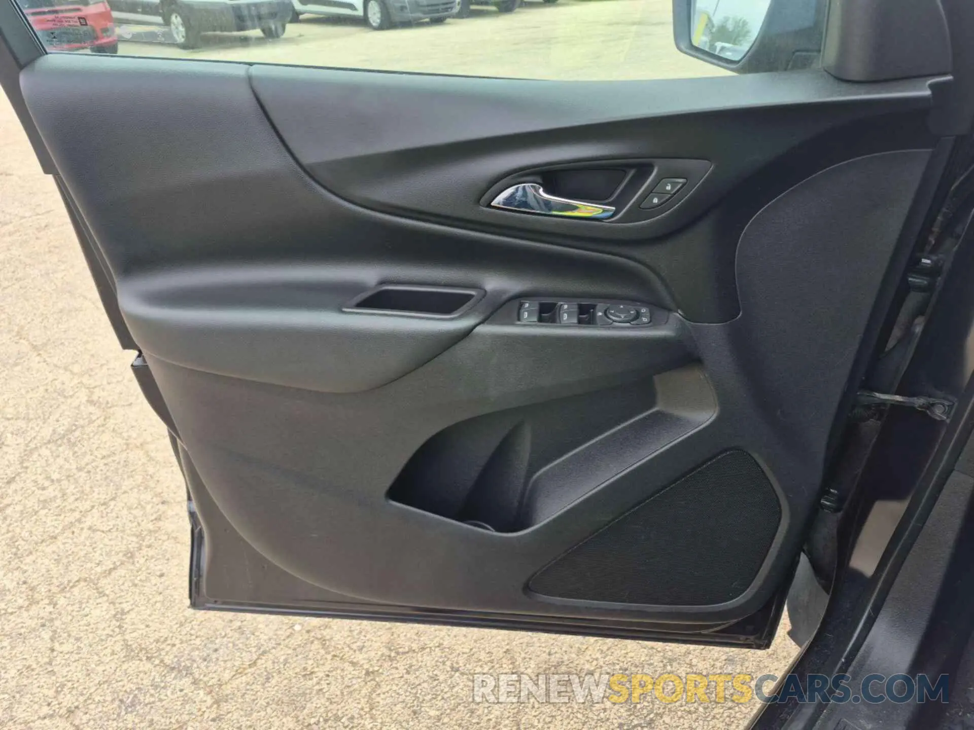 30 Photograph of a damaged car 2GNAXTEV7L6182157 CHEVROLET EQUINOX 2020