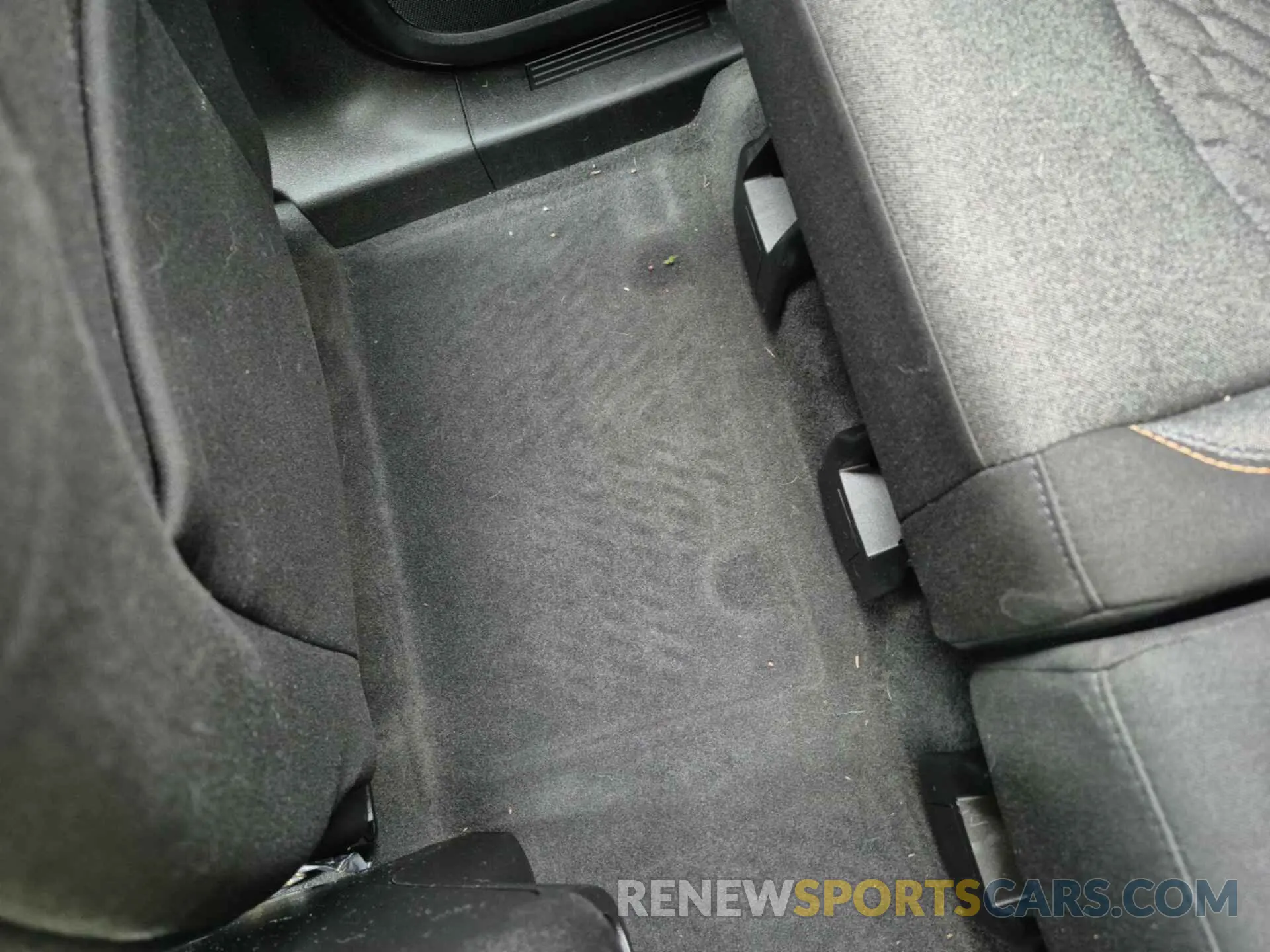 4 Photograph of a damaged car 2GNAXTEV7L6182157 CHEVROLET EQUINOX 2020
