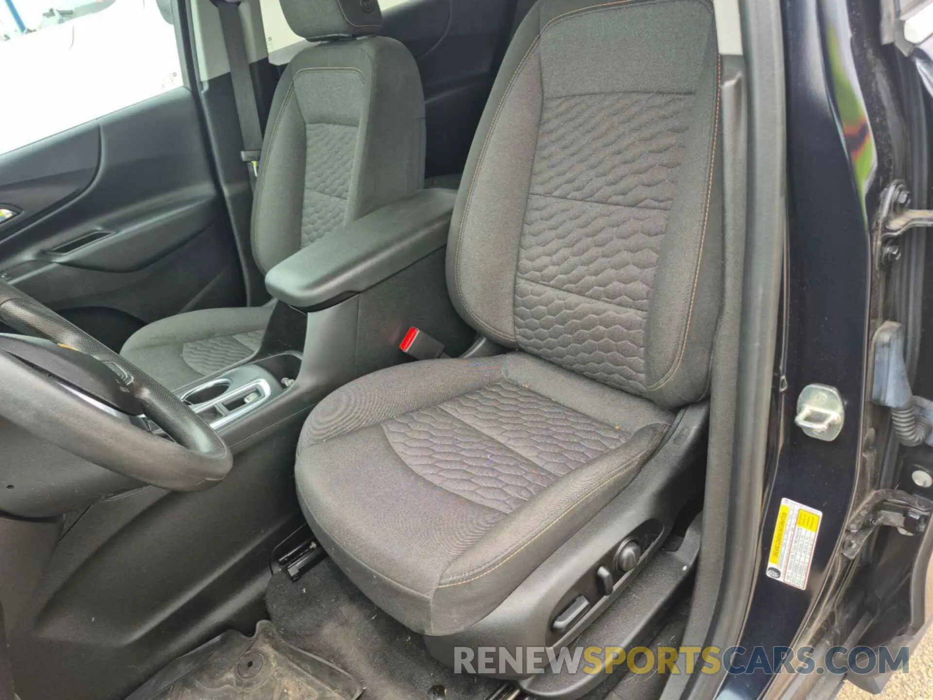 8 Photograph of a damaged car 2GNAXTEV7L6182157 CHEVROLET EQUINOX 2020
