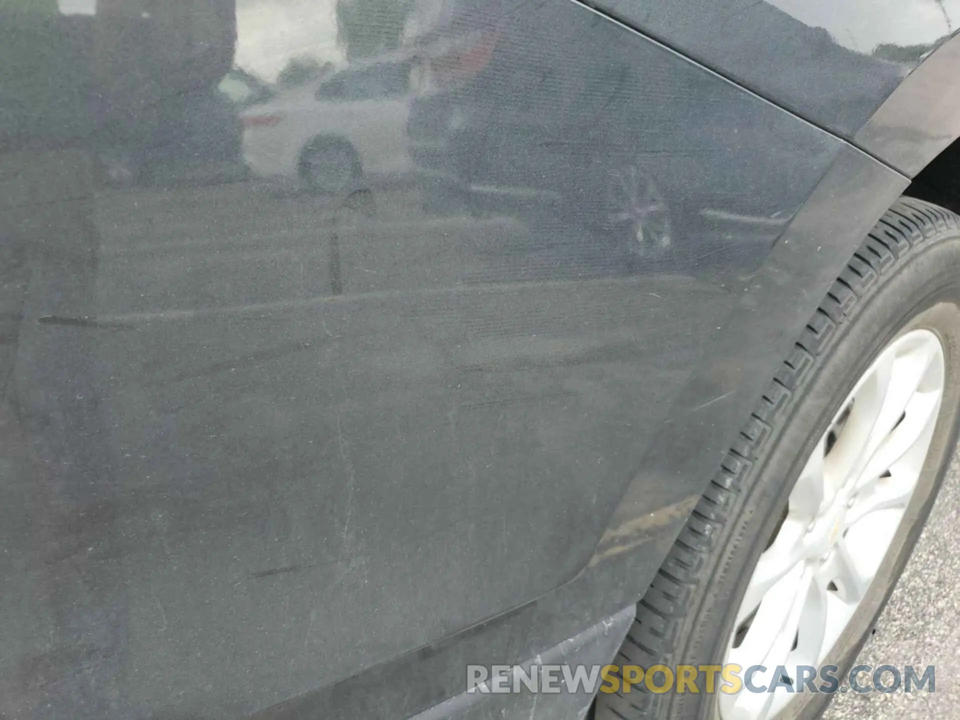 28 Photograph of a damaged car 2GNAXTEV7L6231633 CHEVROLET EQUINOX 2020