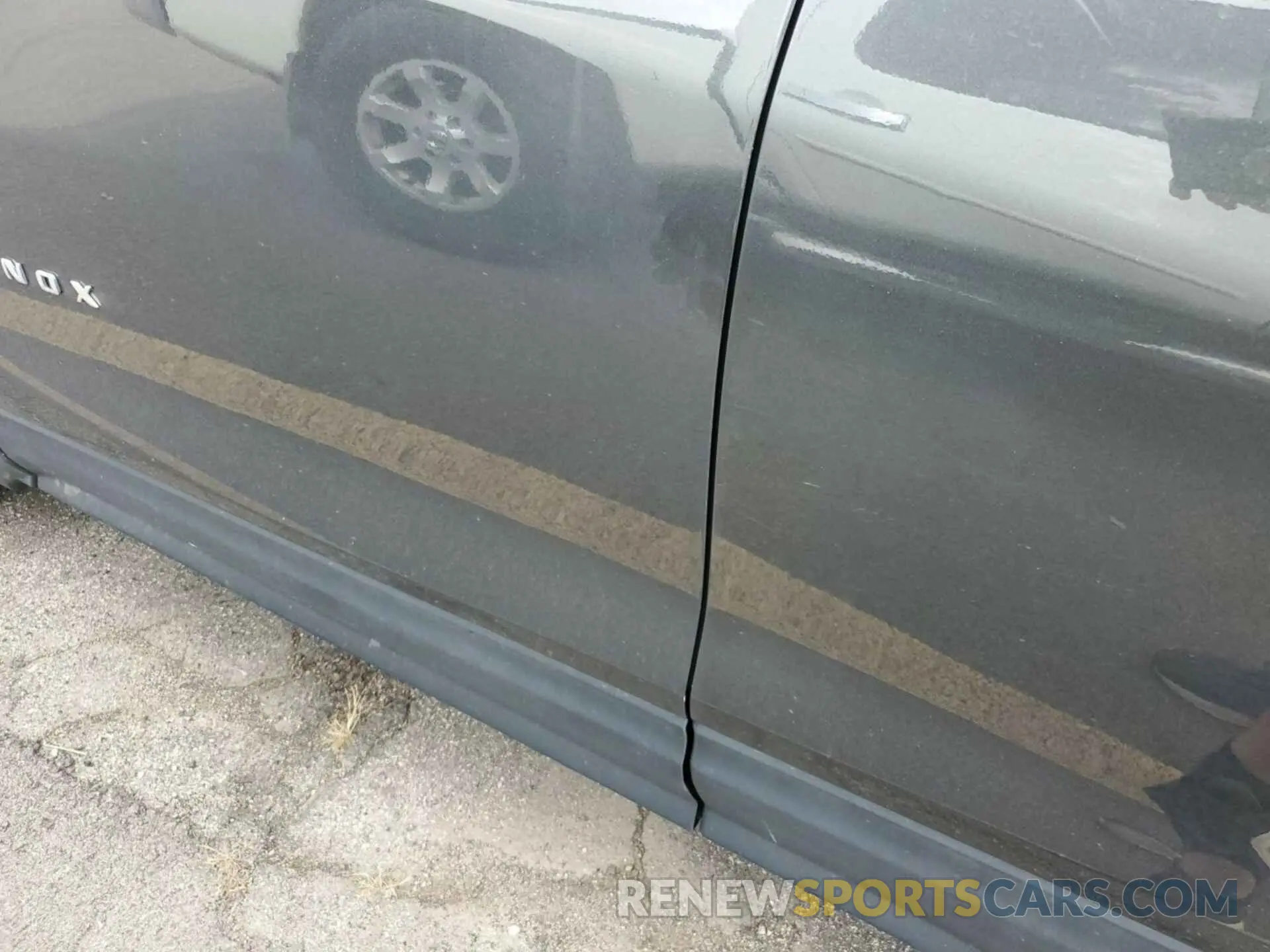 8 Photograph of a damaged car 2GNAXTEV7L6231633 CHEVROLET EQUINOX 2020