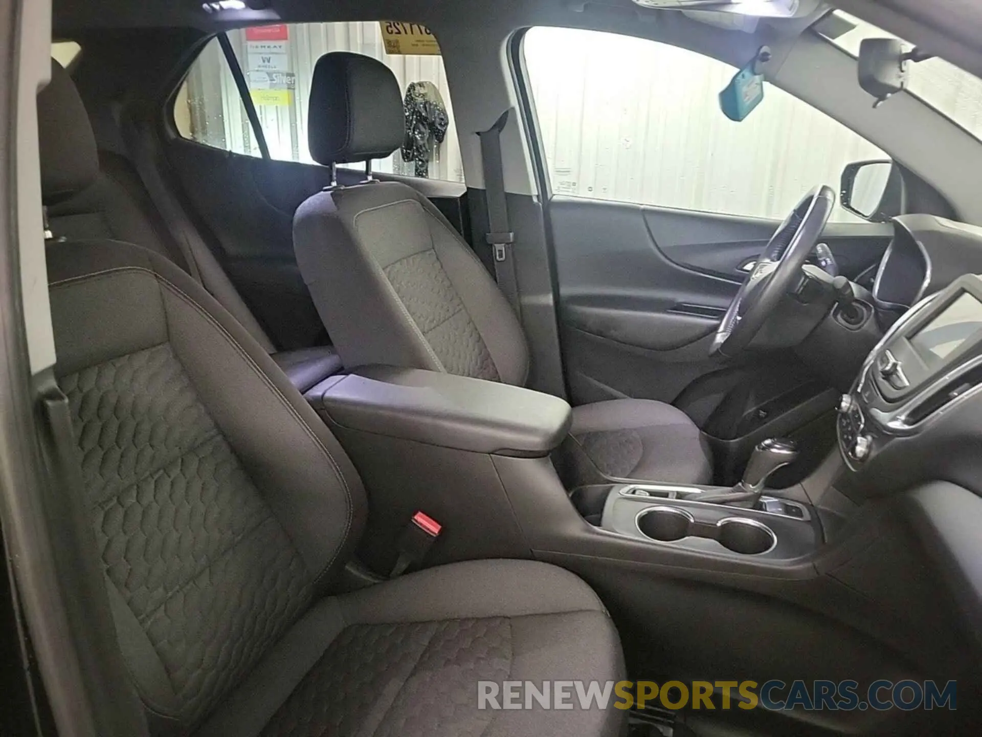 19 Photograph of a damaged car 2GNAXTEV7L6235732 CHEVROLET EQUINOX 2020