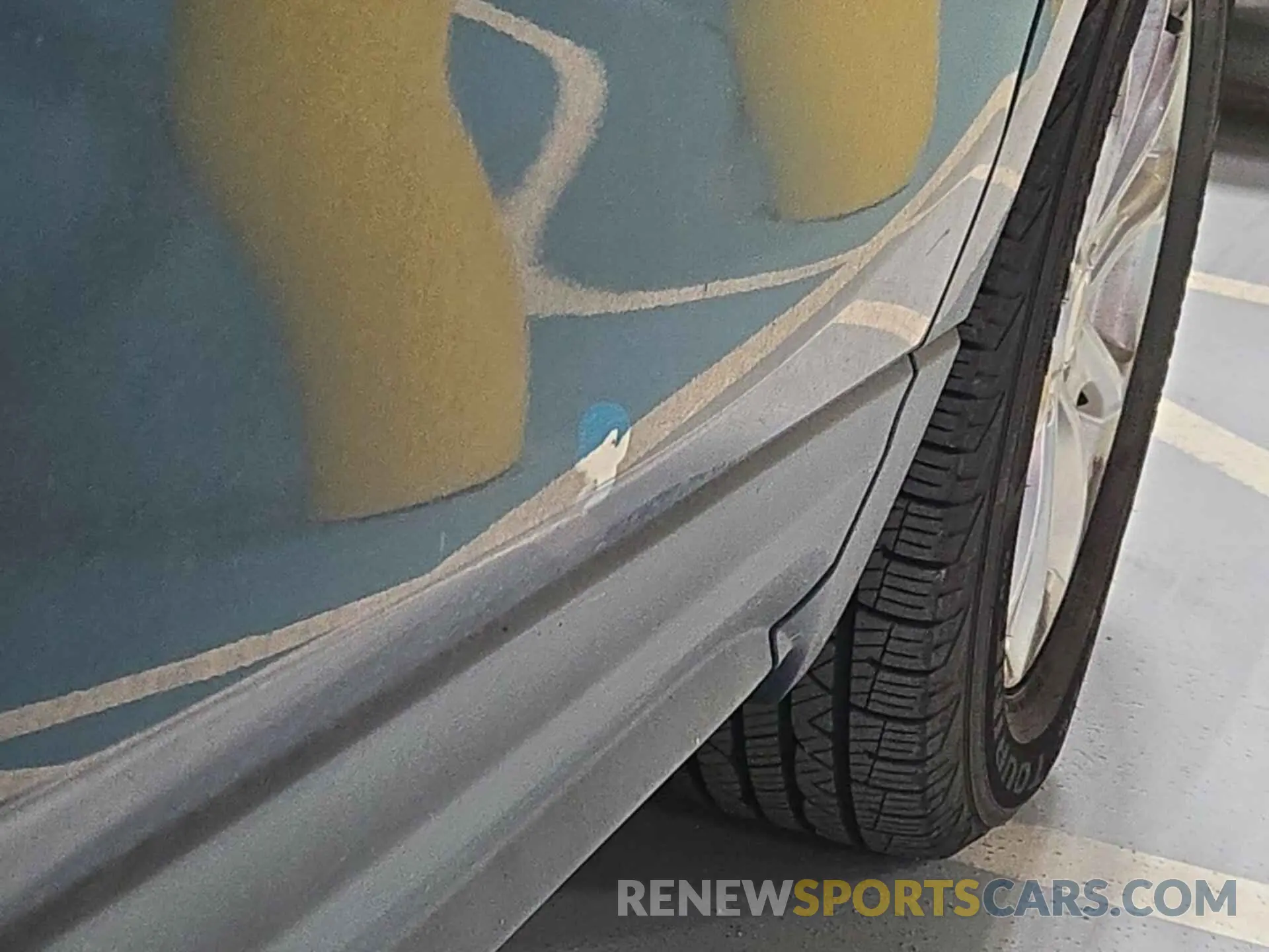 28 Photograph of a damaged car 2GNAXTEV7L6235732 CHEVROLET EQUINOX 2020