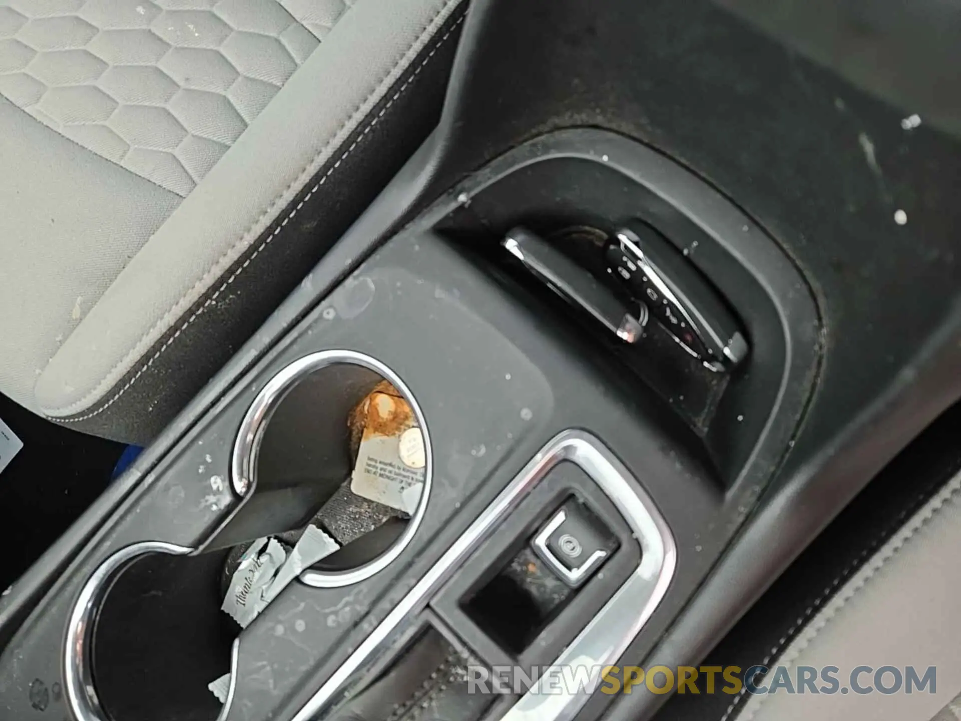 4 Photograph of a damaged car 2GNAXTEV7L6236069 CHEVROLET EQUINOX 2020