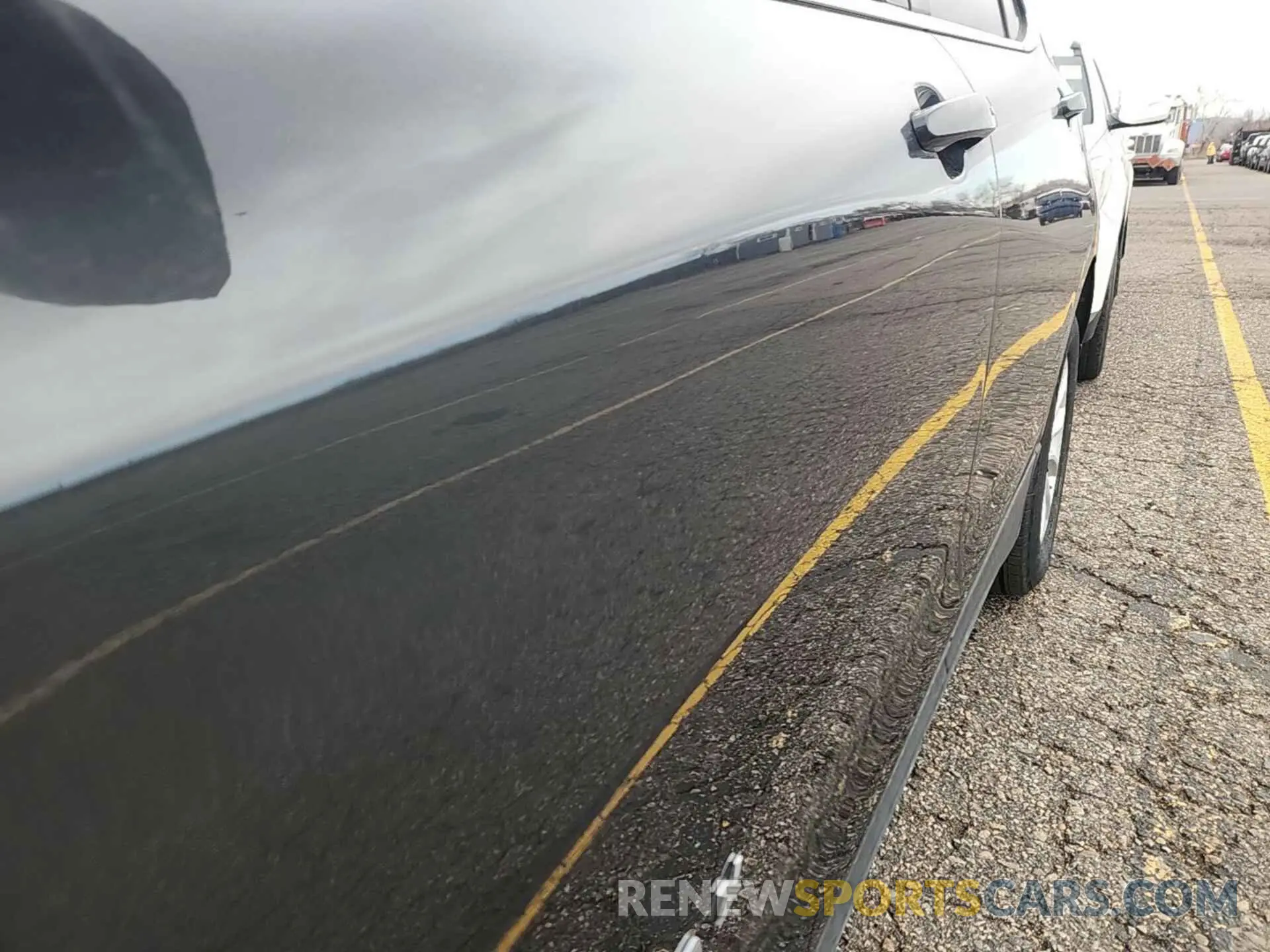 5 Photograph of a damaged car 2GNAXTEV7L6236069 CHEVROLET EQUINOX 2020