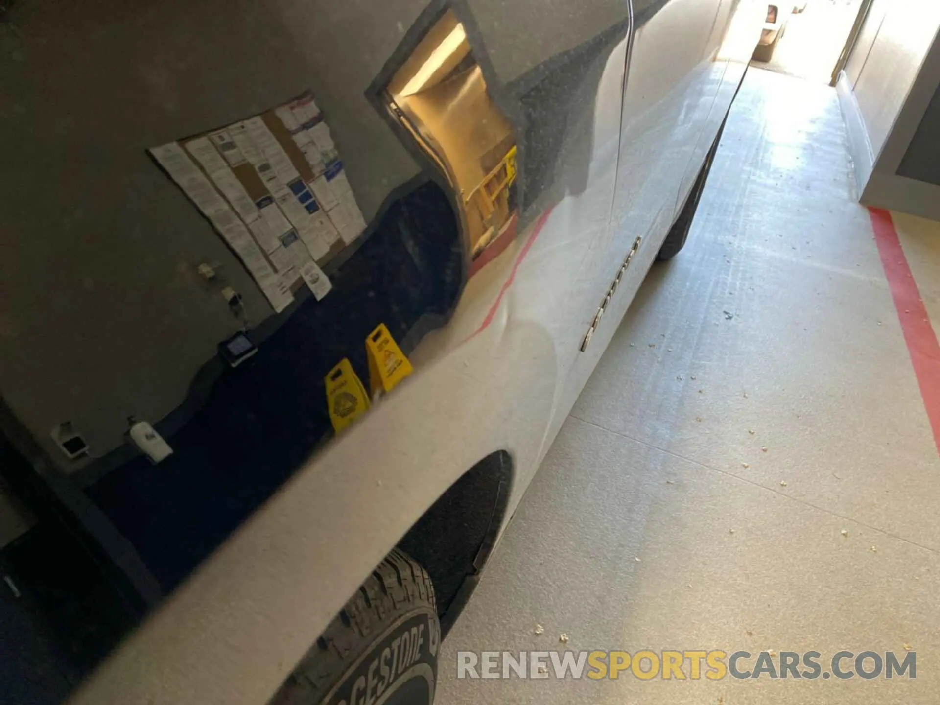27 Photograph of a damaged car 2GNAXTEV7L6245225 CHEVROLET EQUINOX 2020