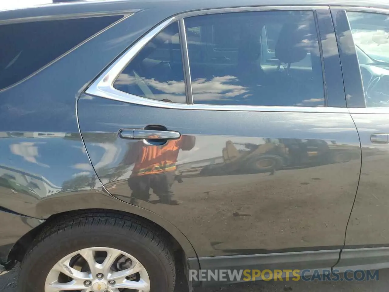 11 Photograph of a damaged car 2GNAXTEV7L6260985 CHEVROLET EQUINOX 2020