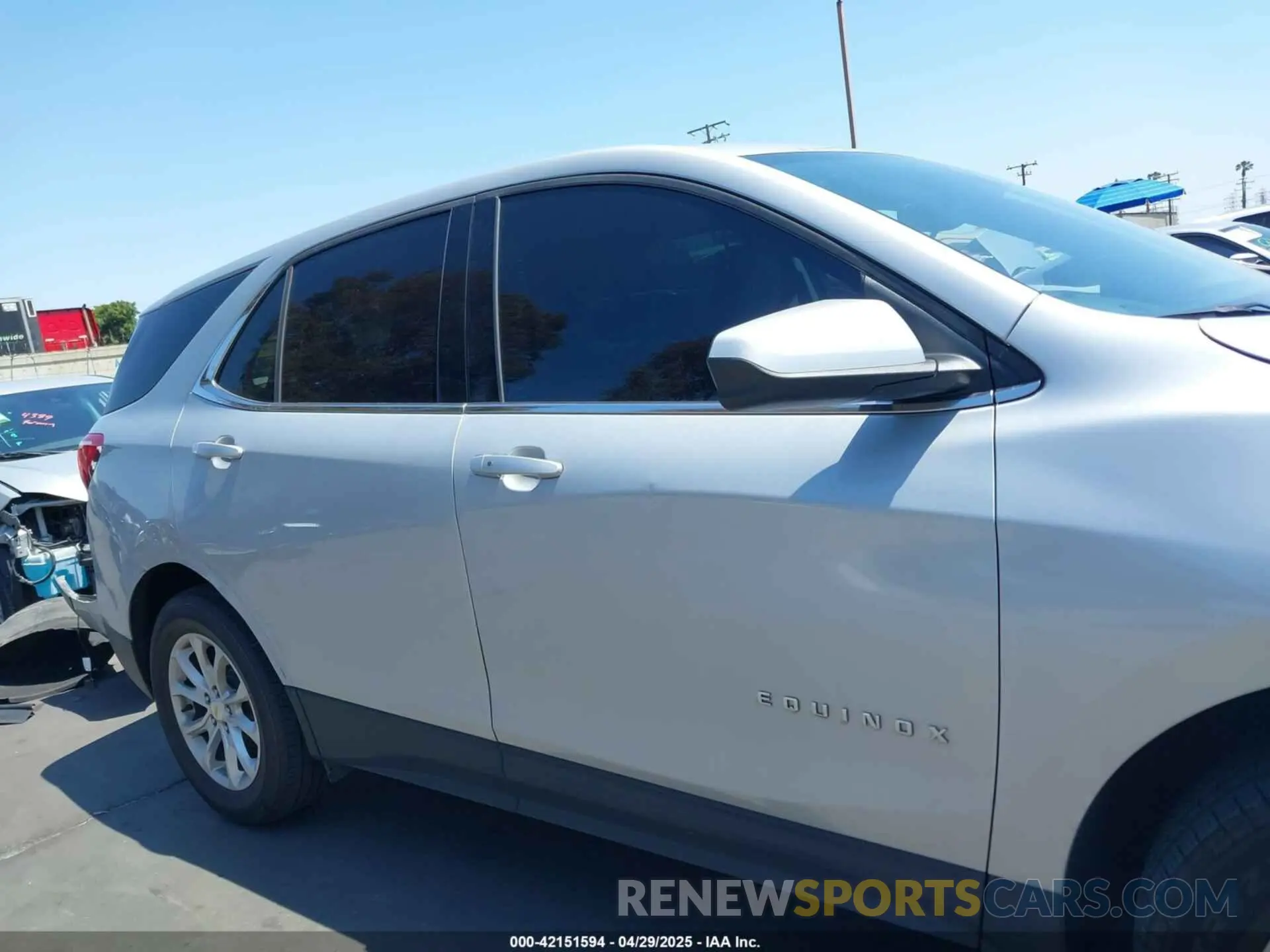 13 Photograph of a damaged car 2GNAXTEV8L6175198 CHEVROLET EQUINOX 2020