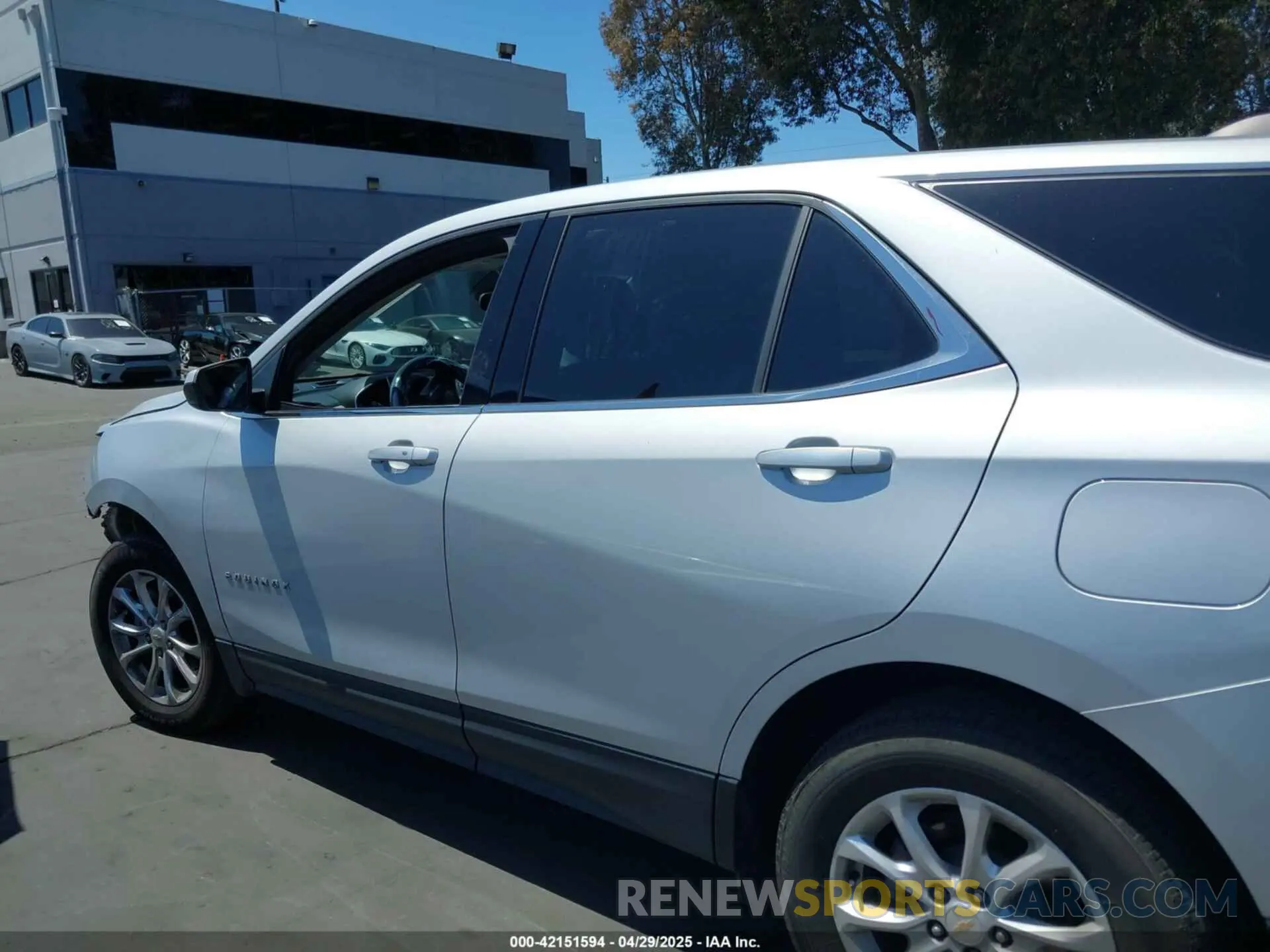 14 Photograph of a damaged car 2GNAXTEV8L6175198 CHEVROLET EQUINOX 2020