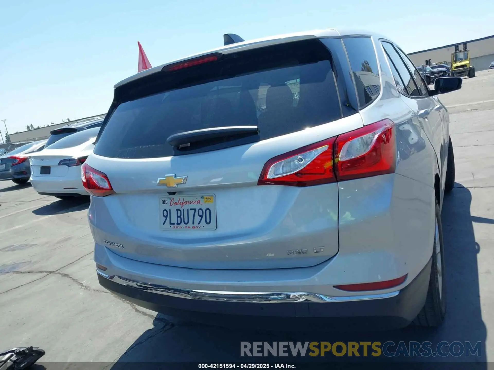 16 Photograph of a damaged car 2GNAXTEV8L6175198 CHEVROLET EQUINOX 2020