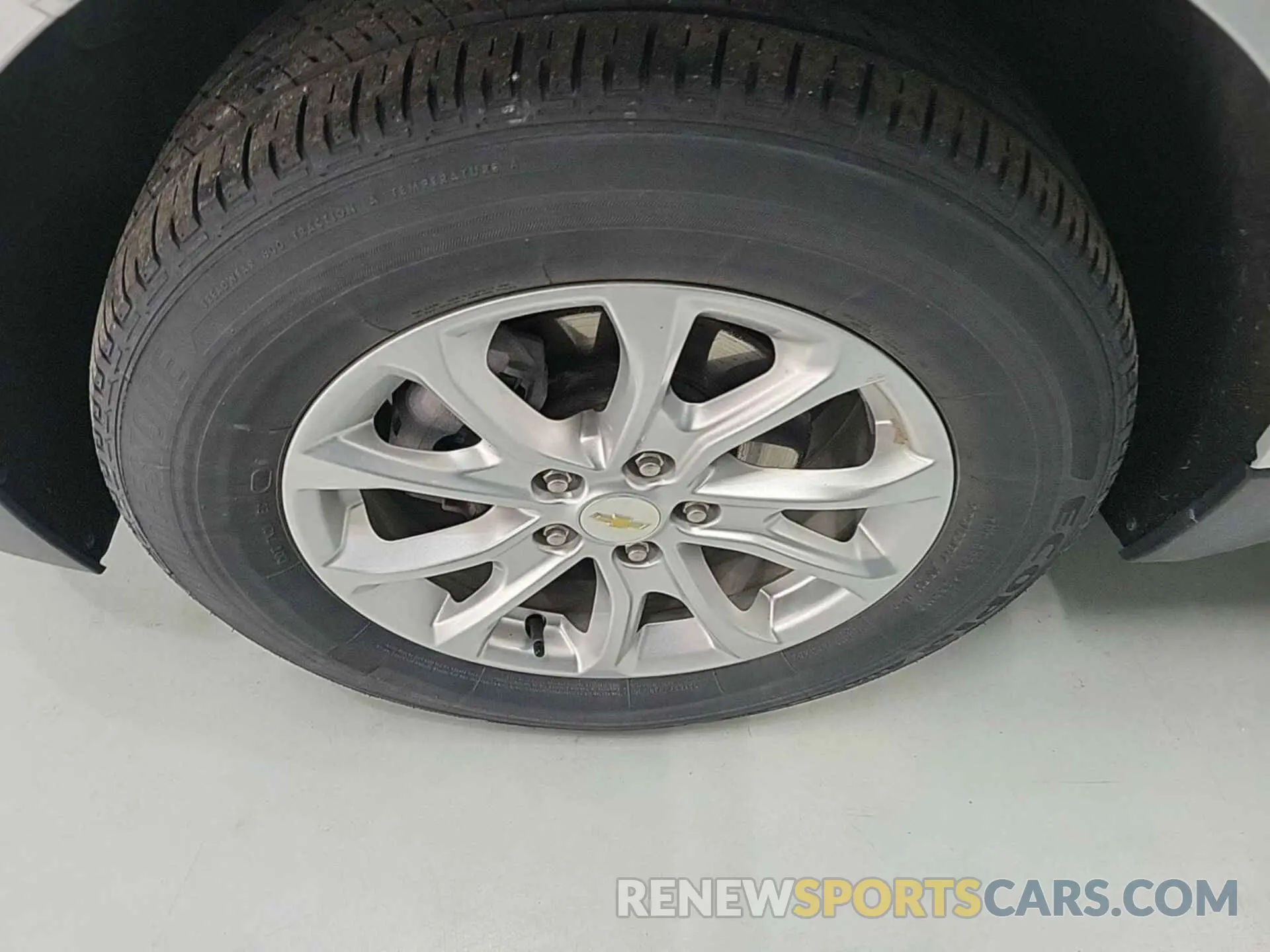 17 Photograph of a damaged car 2GNAXTEV8L6191188 CHEVROLET EQUINOX 2020