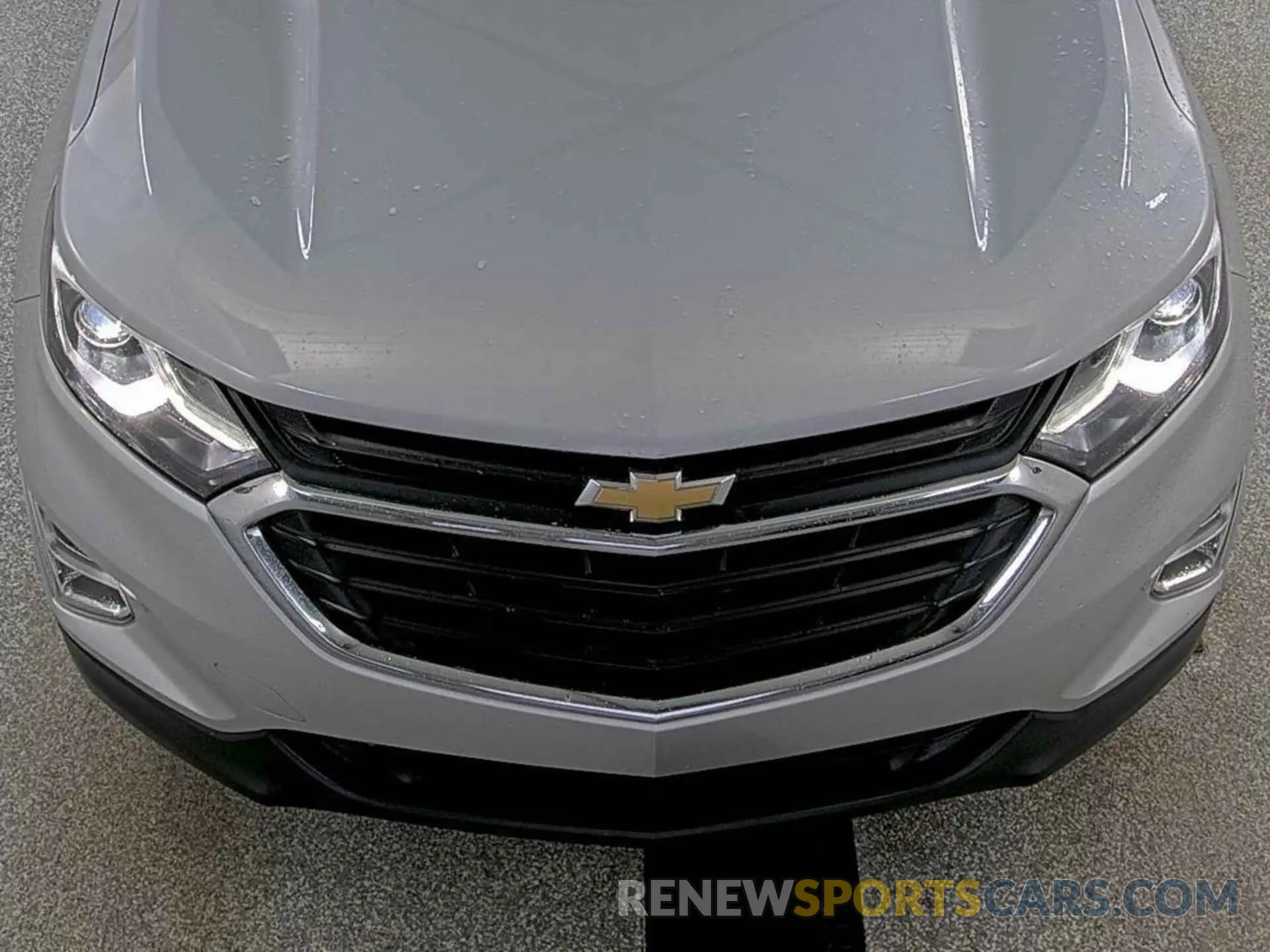 32 Photograph of a damaged car 2GNAXTEV8L6191188 CHEVROLET EQUINOX 2020