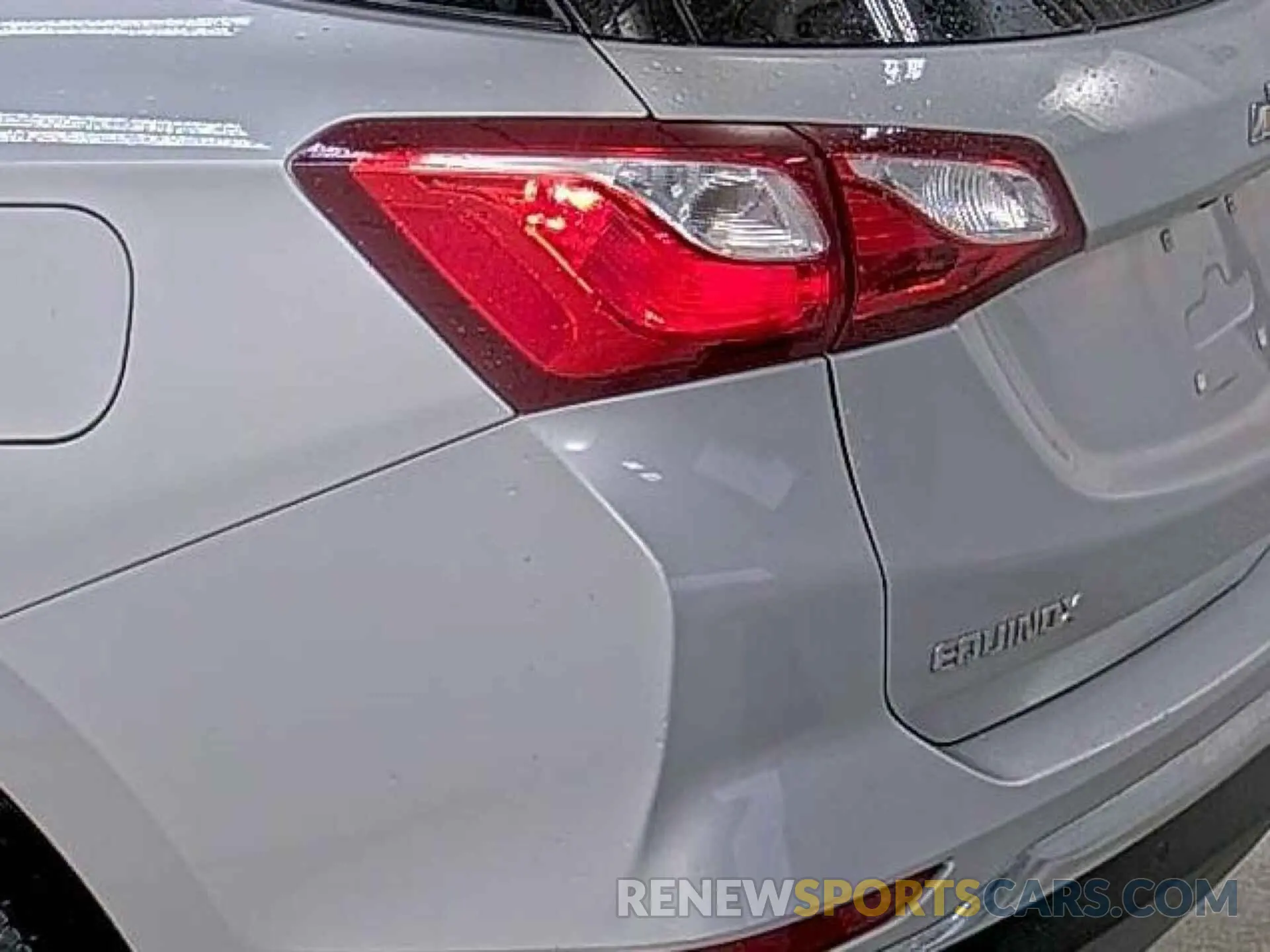 4 Photograph of a damaged car 2GNAXTEV8L6191188 CHEVROLET EQUINOX 2020