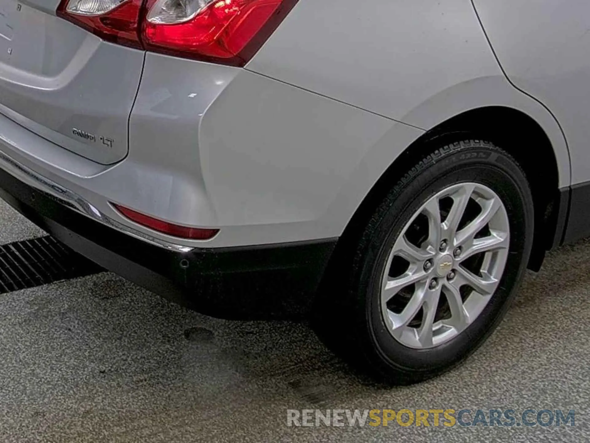 9 Photograph of a damaged car 2GNAXTEV8L6191188 CHEVROLET EQUINOX 2020
