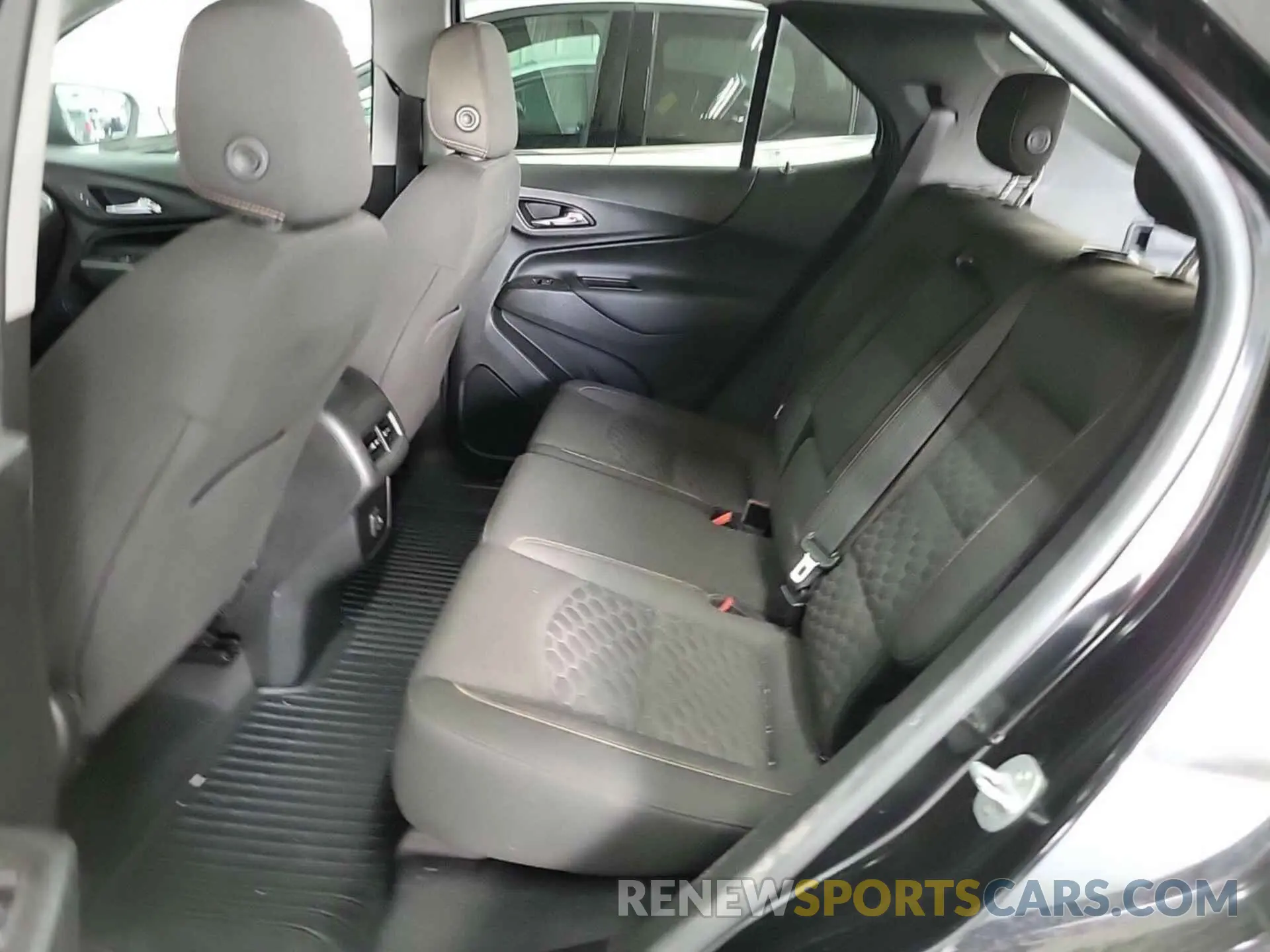 1 Photograph of a damaged car 2GNAXTEV8L6230815 CHEVROLET EQUINOX 2020