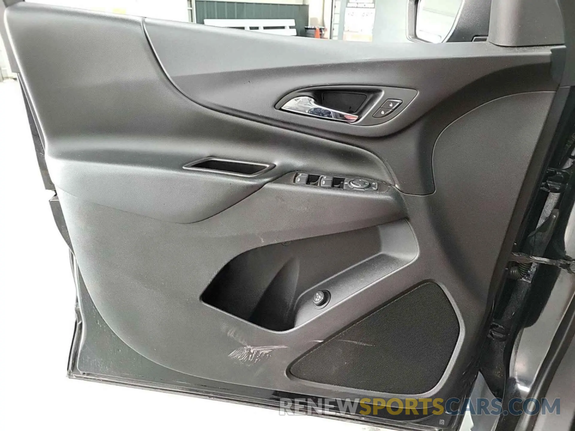 13 Photograph of a damaged car 2GNAXTEV8L6230815 CHEVROLET EQUINOX 2020