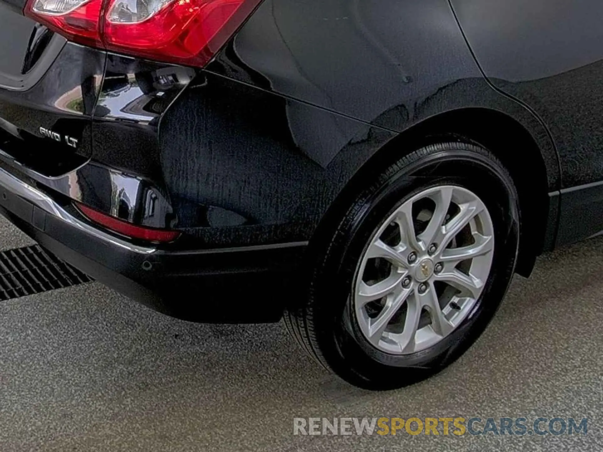 21 Photograph of a damaged car 2GNAXTEV8L6230815 CHEVROLET EQUINOX 2020
