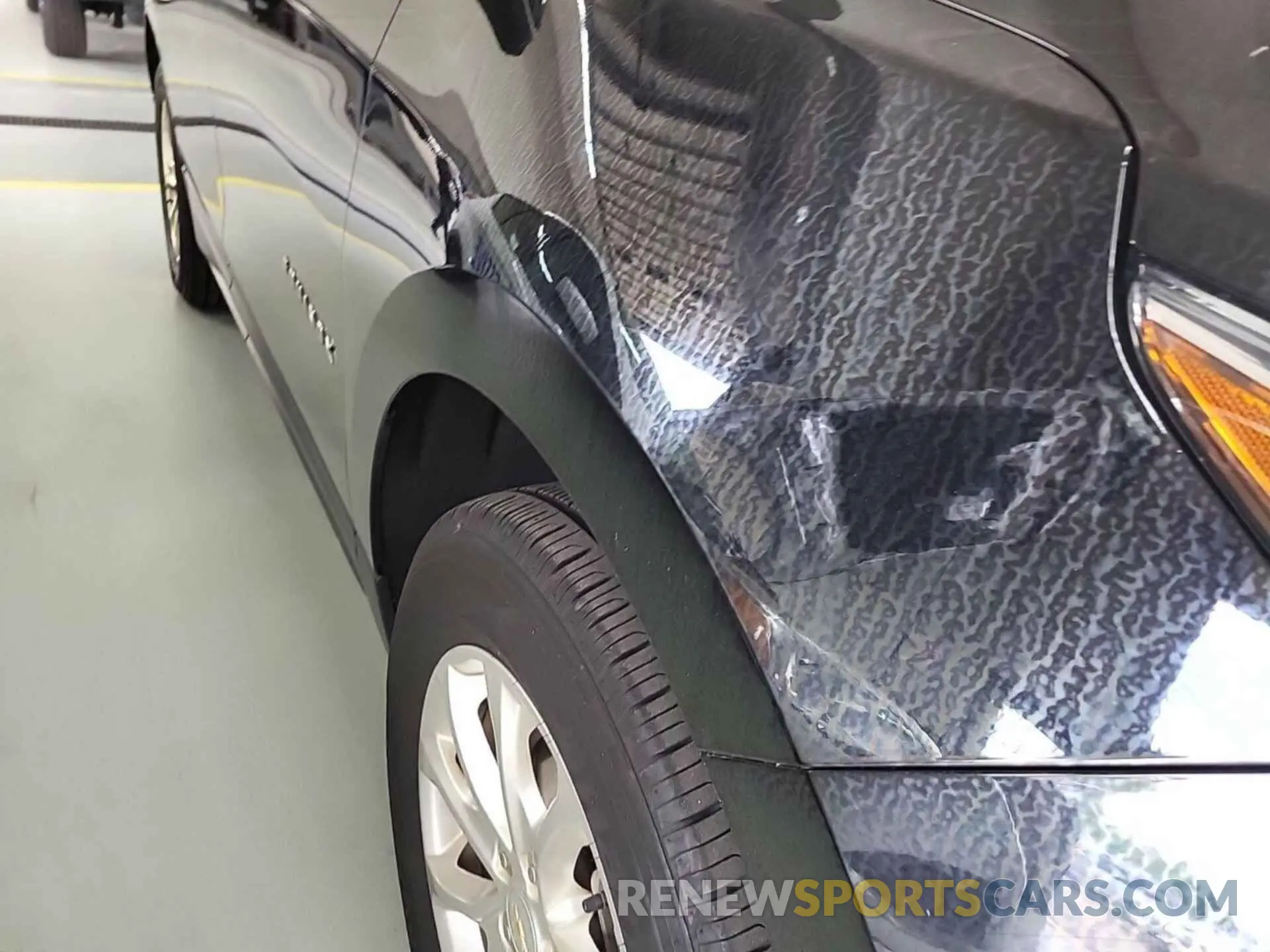 24 Photograph of a damaged car 2GNAXTEV8L6230815 CHEVROLET EQUINOX 2020
