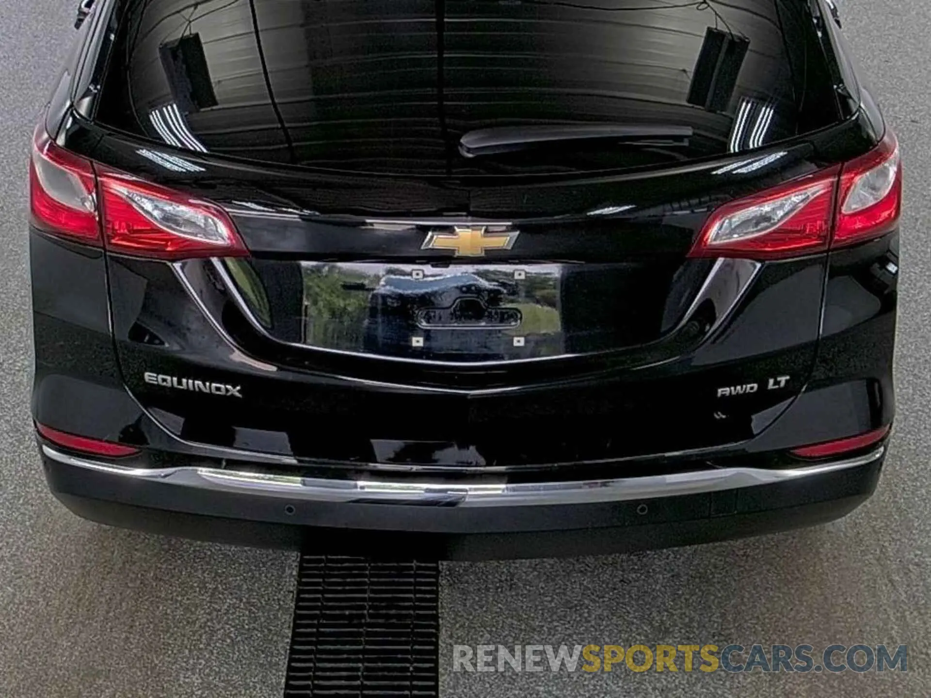31 Photograph of a damaged car 2GNAXTEV8L6230815 CHEVROLET EQUINOX 2020